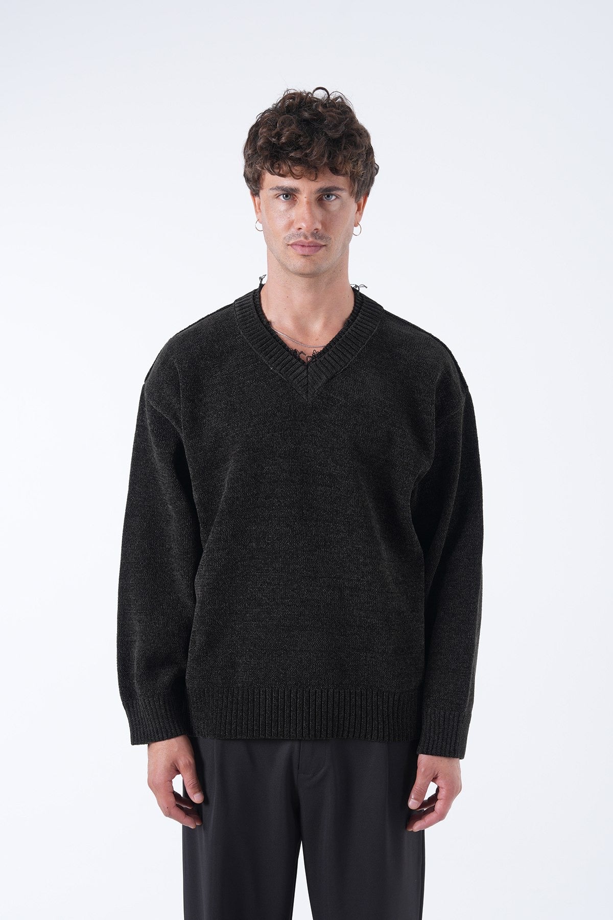 Men’s Minimal V-Neck Sweater