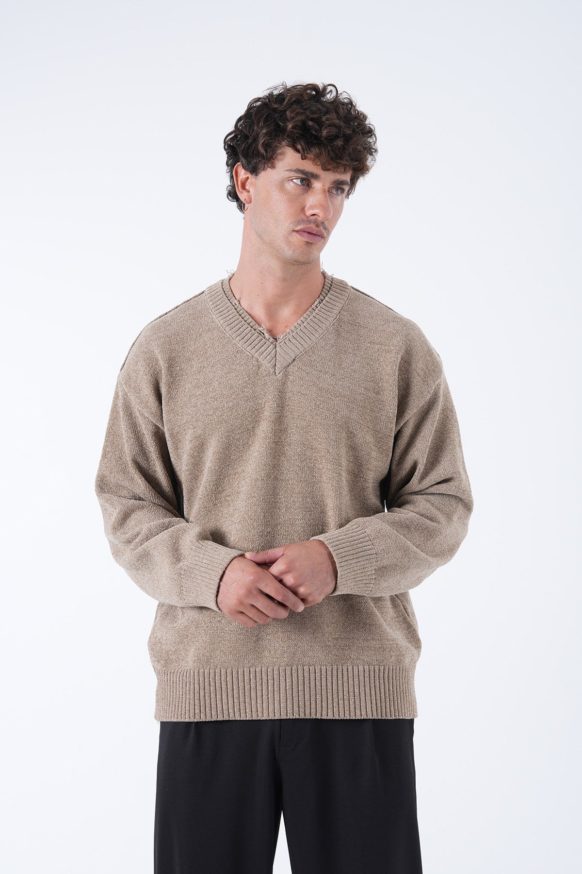Men’s Minimal V-Neck Sweater
