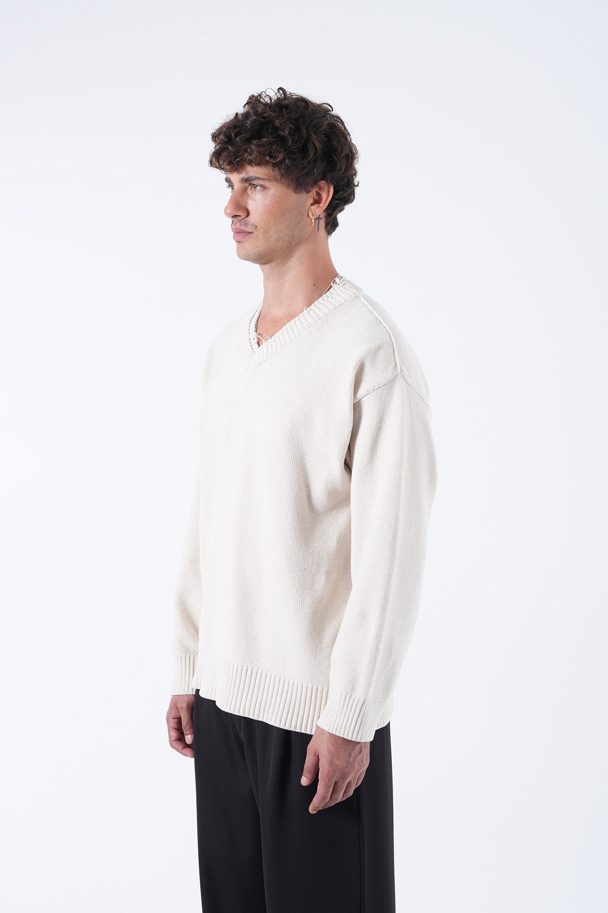 Men’s Minimal V-Neck Sweater