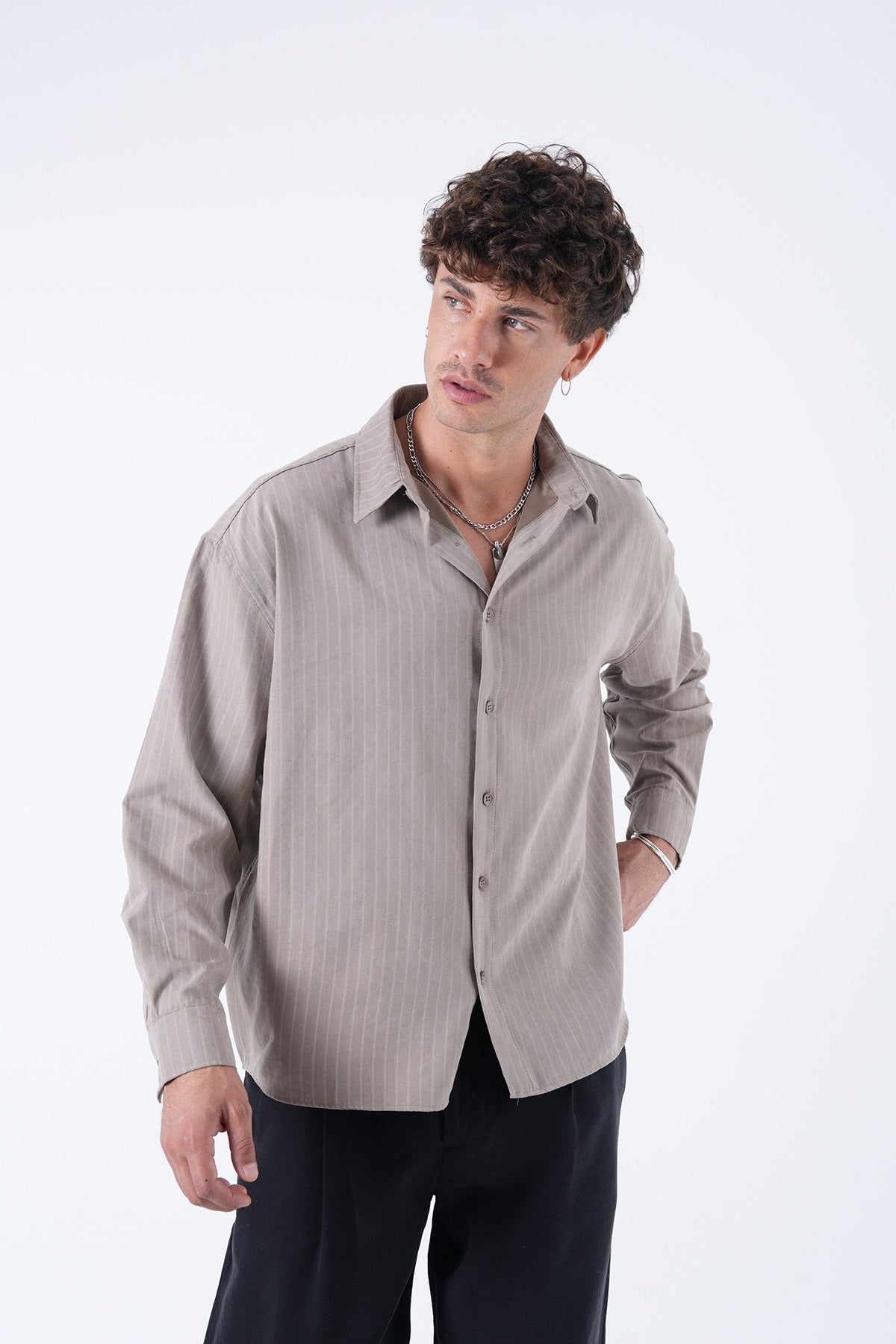 Men’s Classic Striped Button-Up Shirt – Modern Fit