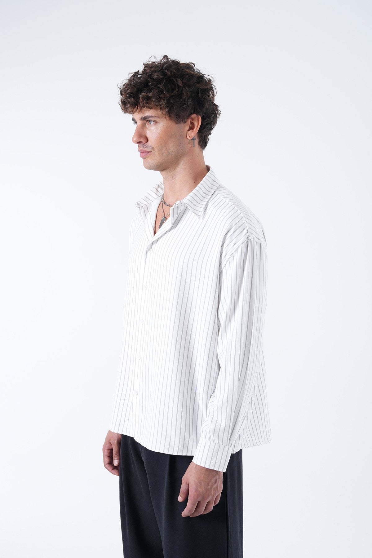 Men’s Classic Striped Button-Up Shirt – Modern Fit