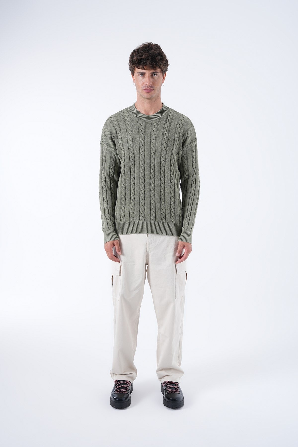 Men’s Classic Cable-Knit Sweater – Timeless Essential