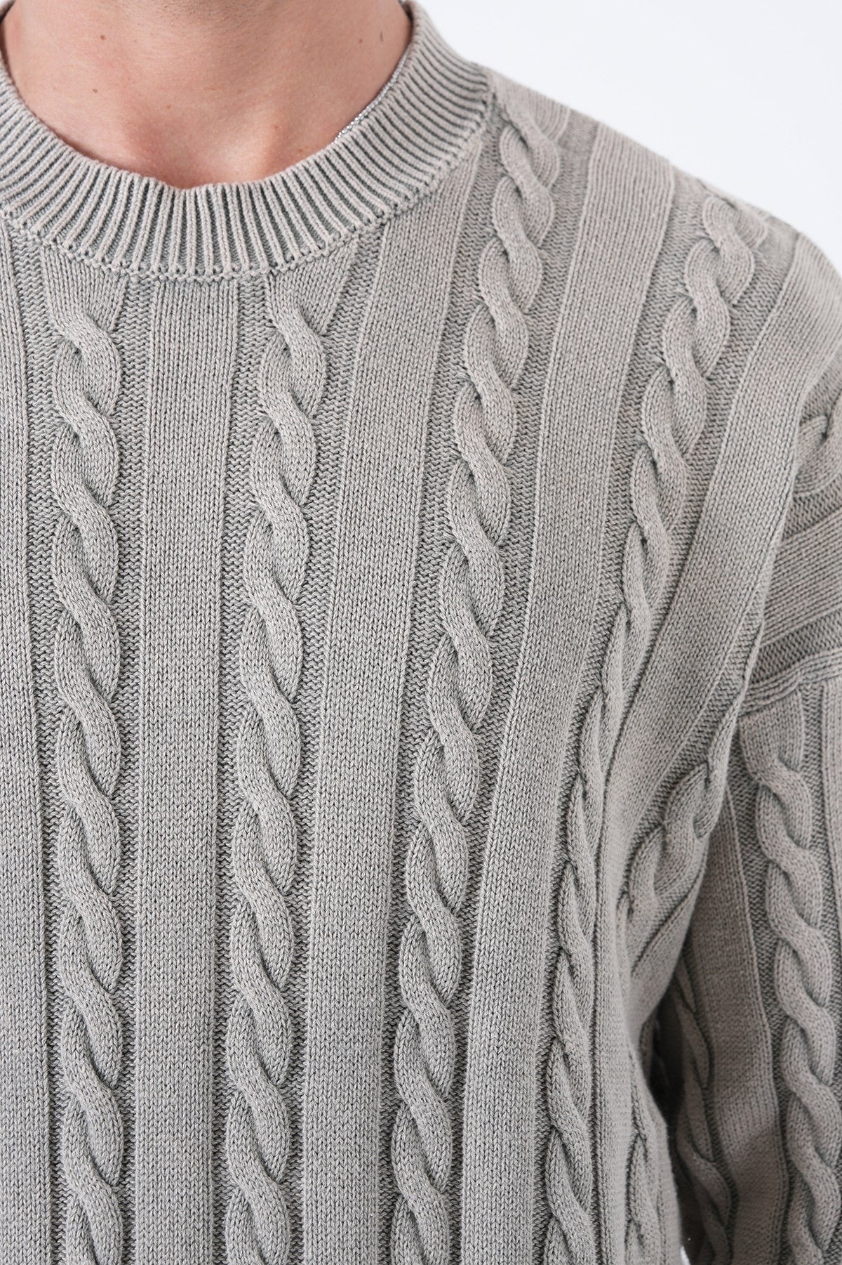 Men’s Classic Cable Knit Sweater – Timeless Winter Essential
