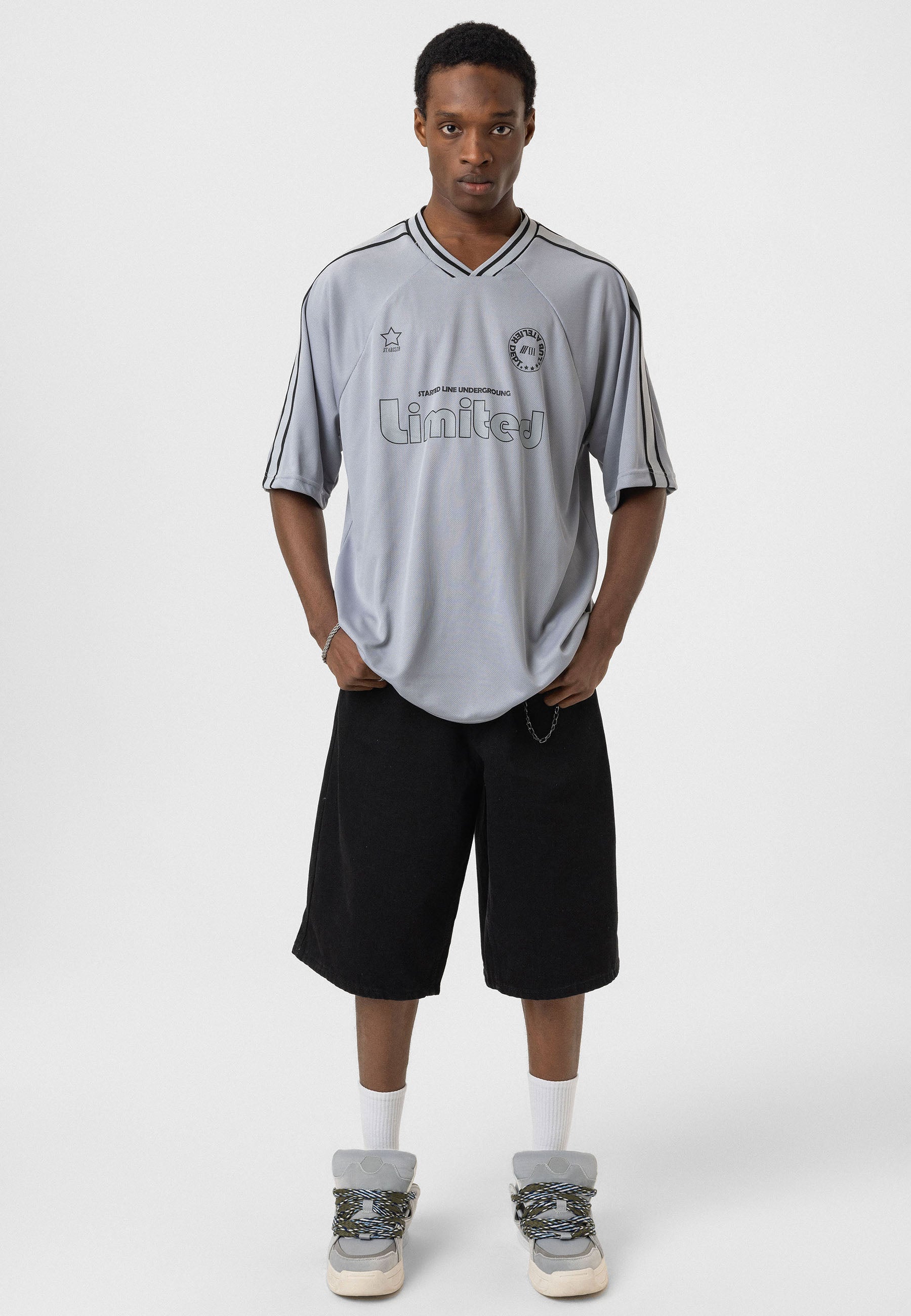 Vintage Grey Oversized Soccer Jersey T-shirts – Retro Pitch Vibes with Urban Ease