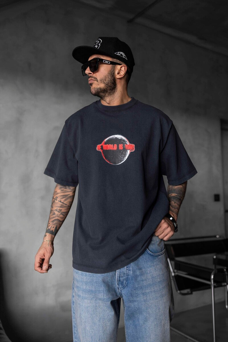 THE WORLD IS YOURS PRINTED T-SHIRT BLACK 1833