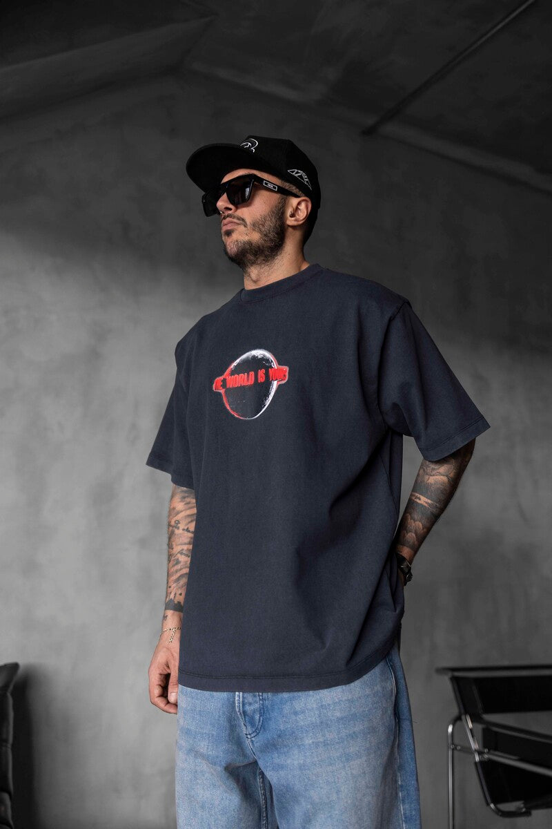 THE WORLD IS YOURS PRINTED T-SHIRT BLACK 1833
