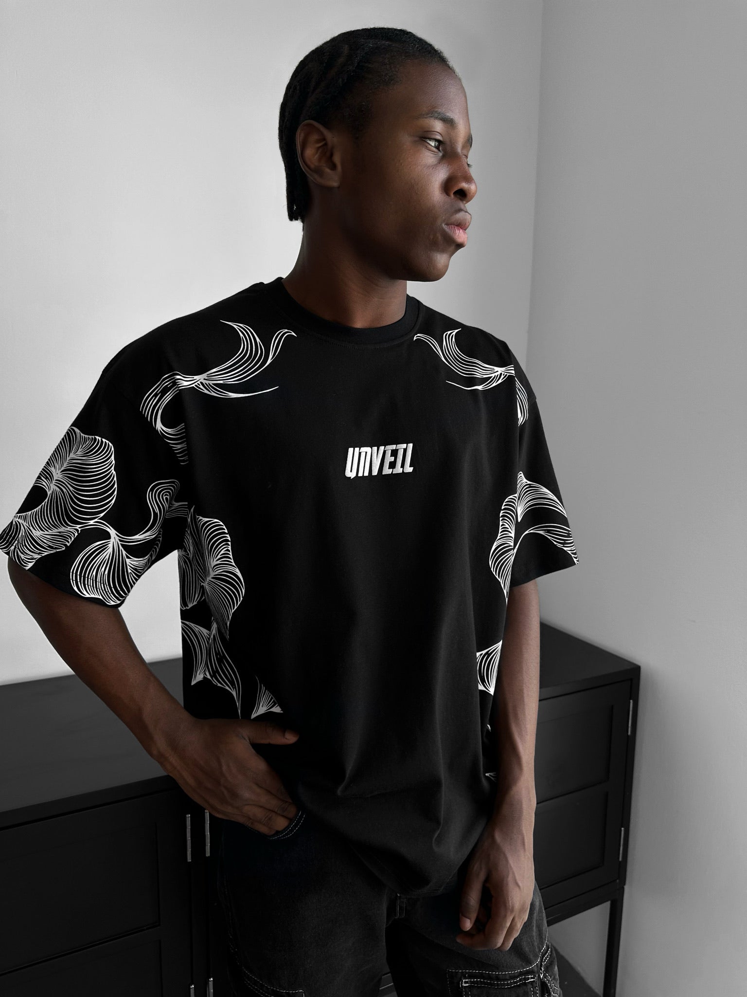 Oversize 'Unveil' T-Shirt - Black