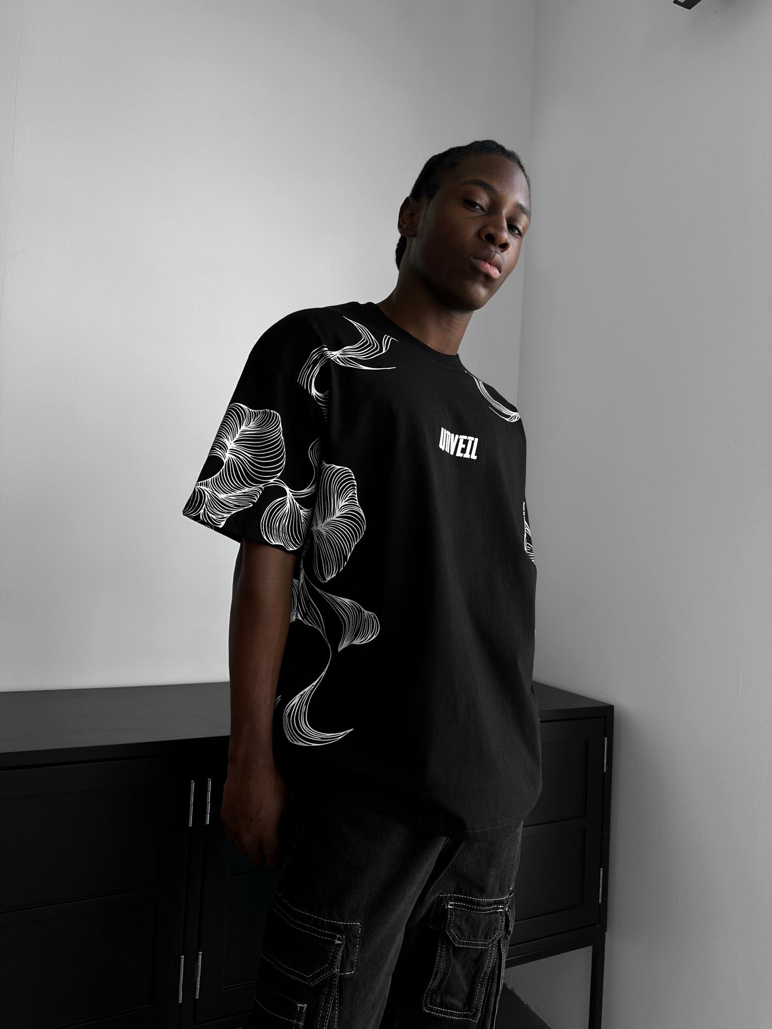 Oversize 'Unveil' T-Shirt - Black