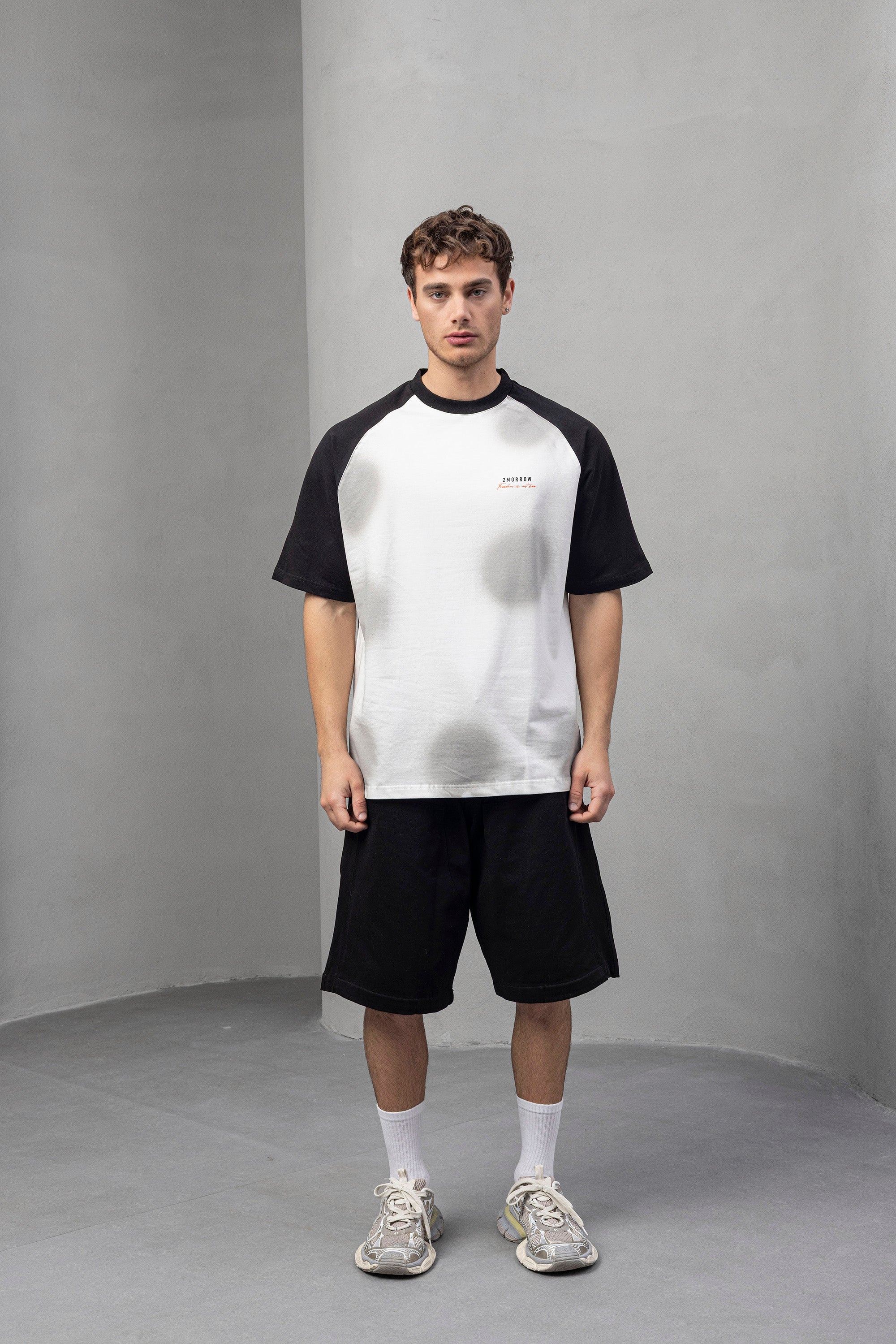 Two-Tone Baseball Loose T‑Shirt – Relaxed Raglan Fit