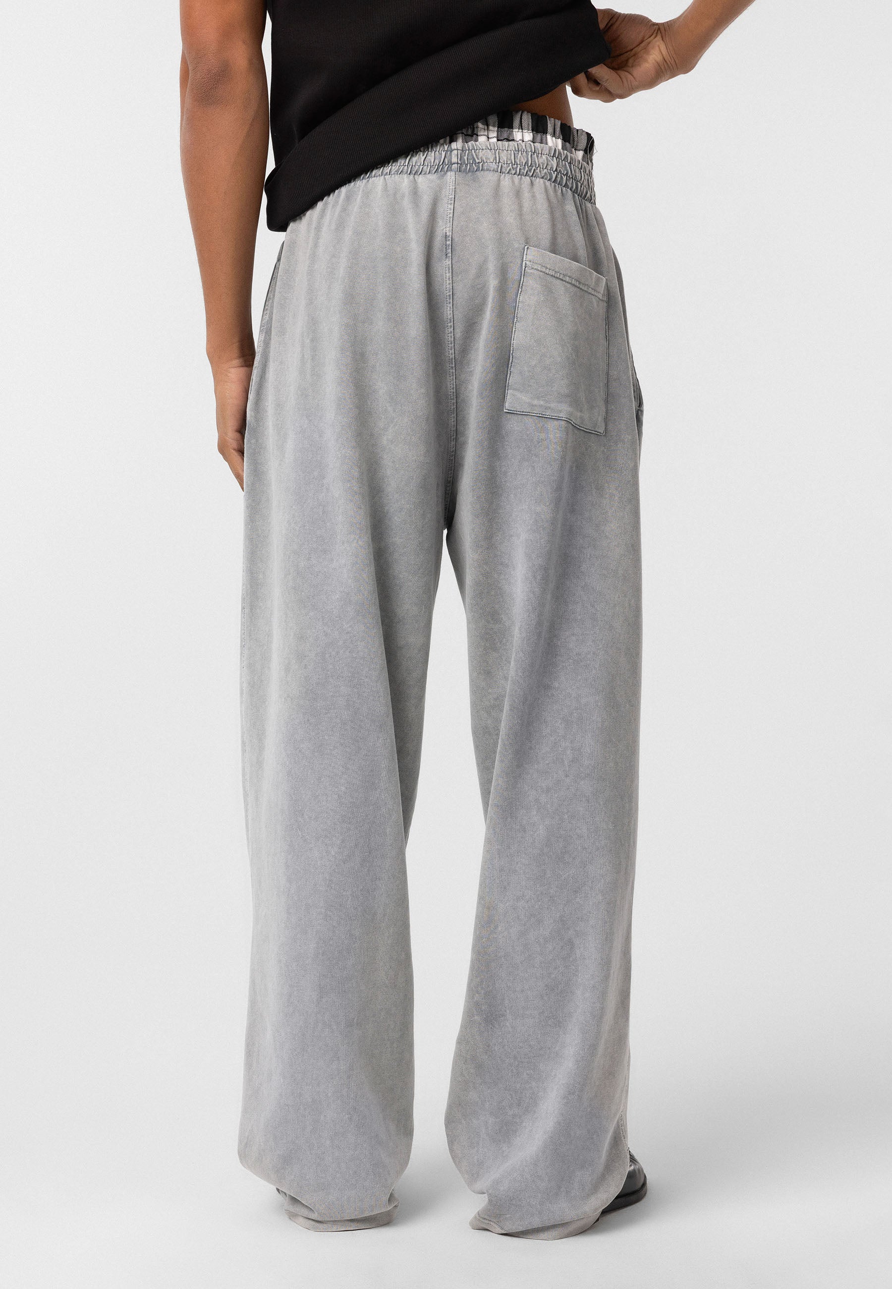 Loose-Fit Baggy Trousers – Relaxed Tailoring with Clean Lines
