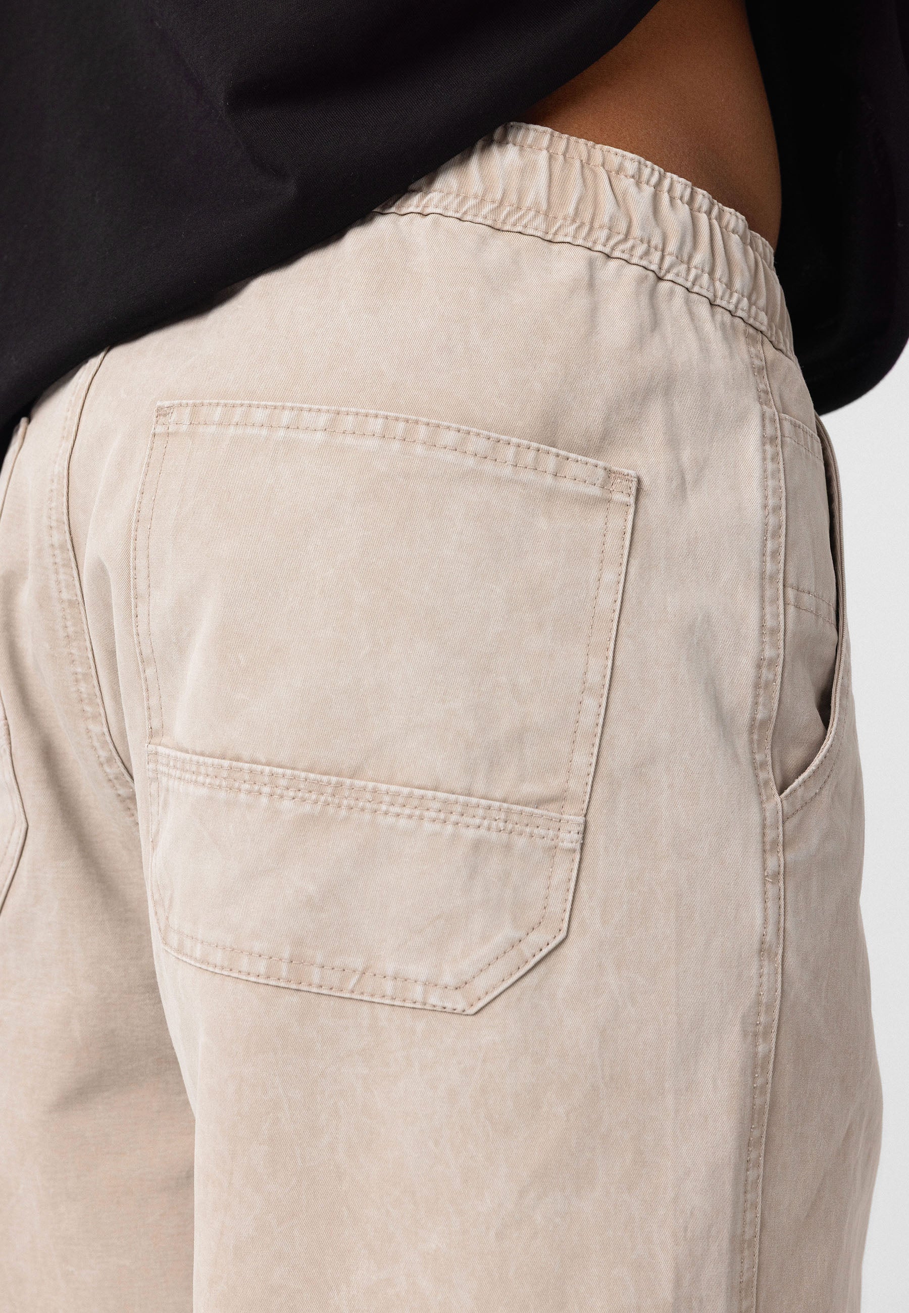 Oversized Washed Woven Pants – Relaxed Volume with Garment-Washed Texture