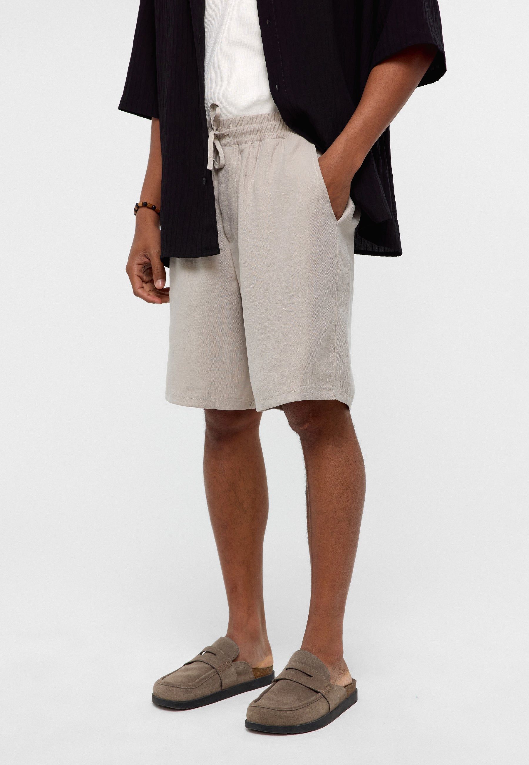 Oversized Modal Bermuda Shorts – Fluid Comfort, Street-Driven Silhouette