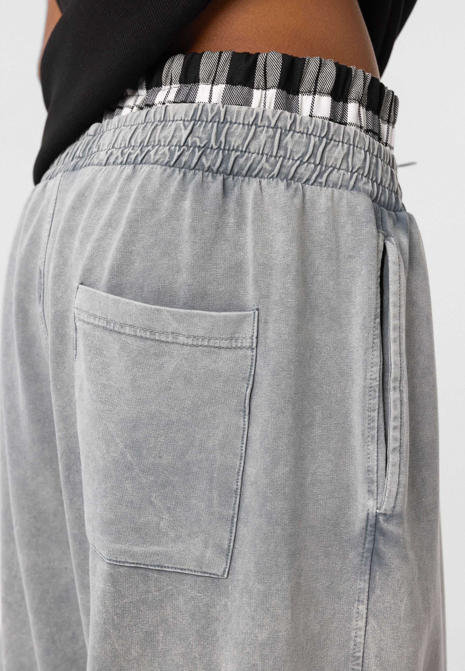 Loose-Fit Baggy Trousers – Relaxed Tailoring with Clean Lines