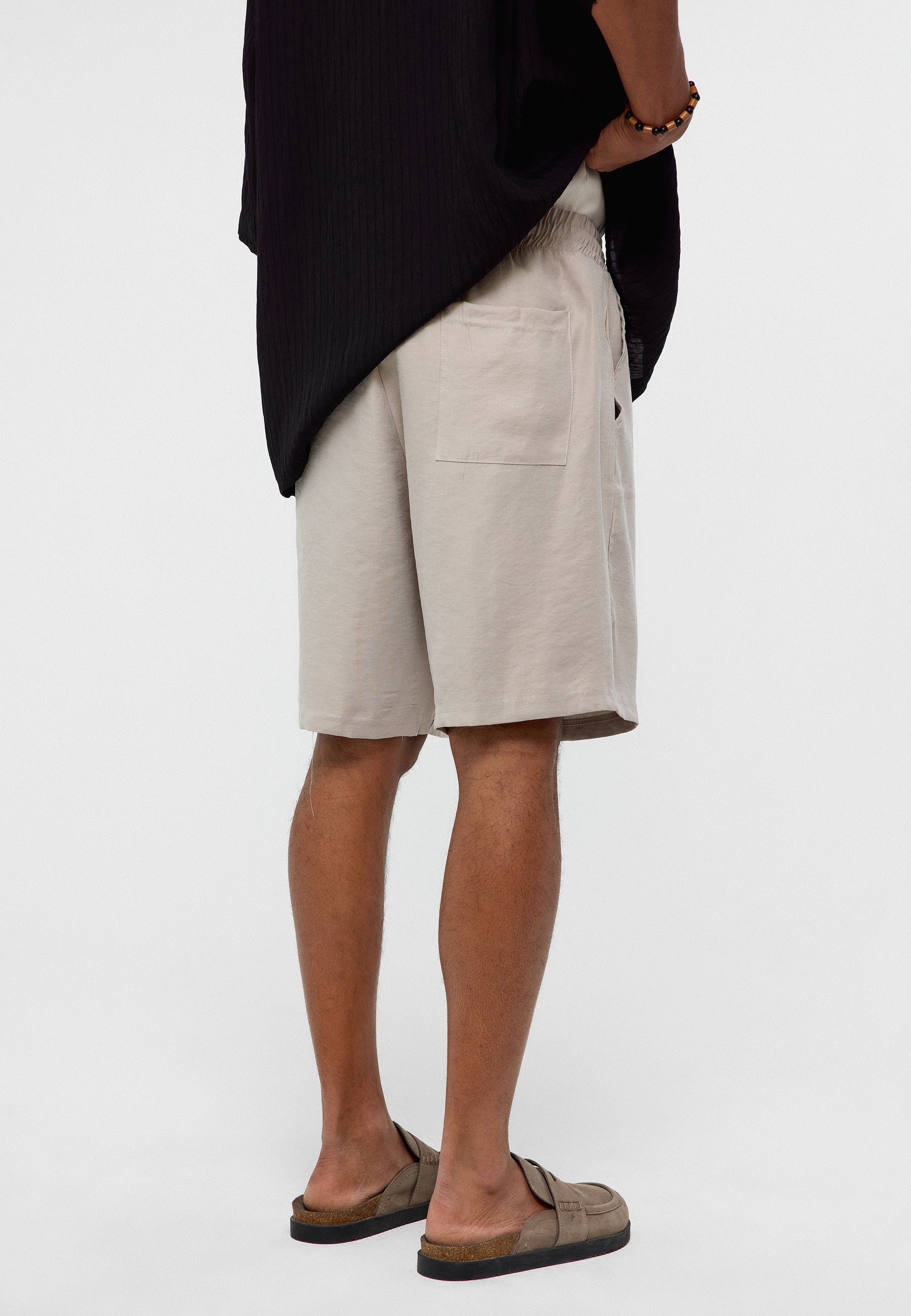 Oversized Modal Bermuda Shorts – Fluid Comfort, Street-Driven Silhouette