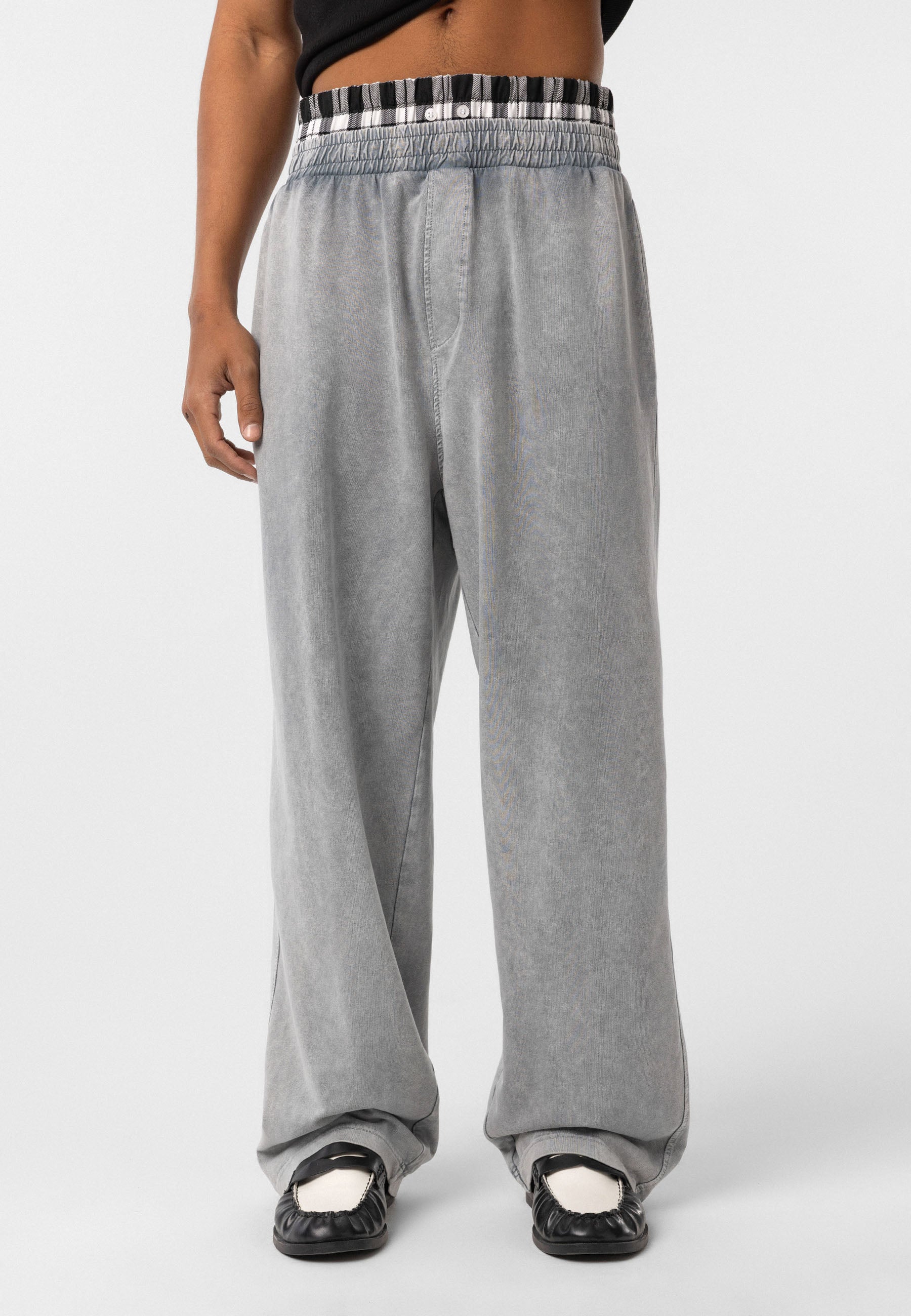 Loose-Fit Baggy Trousers – Relaxed Tailoring with Clean Lines