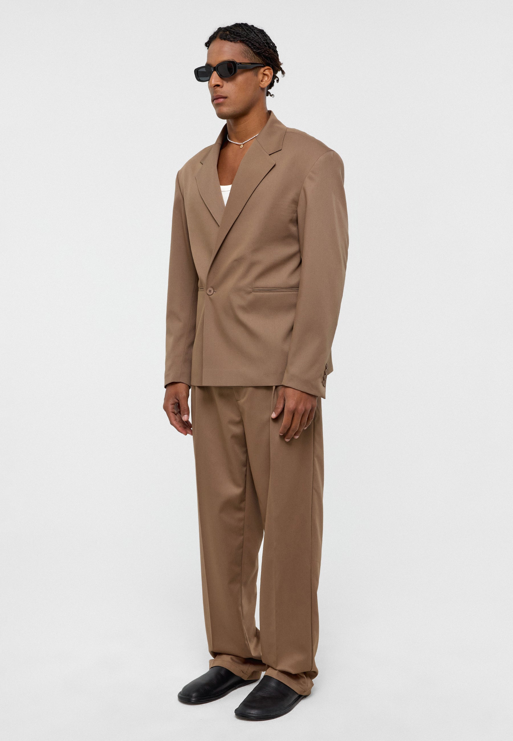 Oversized Single‑Button Suit Trousers – Relaxed Volume, Refined Linen Blend