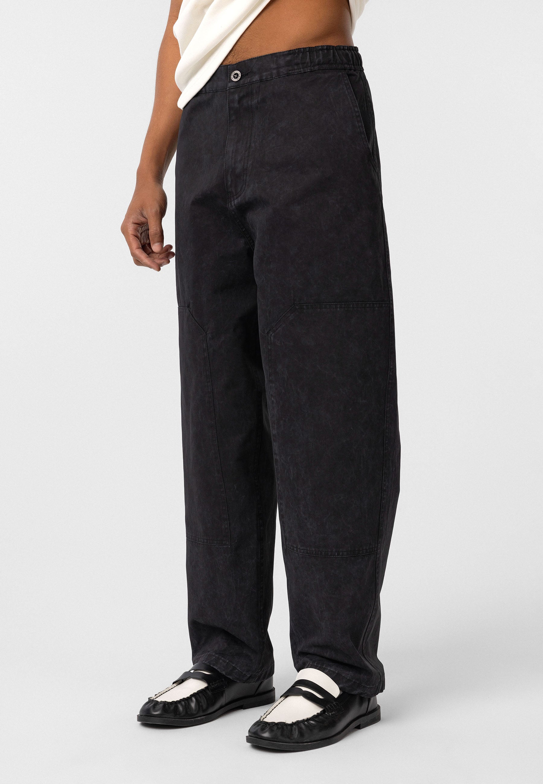 Oversized Washed Woven Pants – Relaxed Volume with Garment-Washed Texture