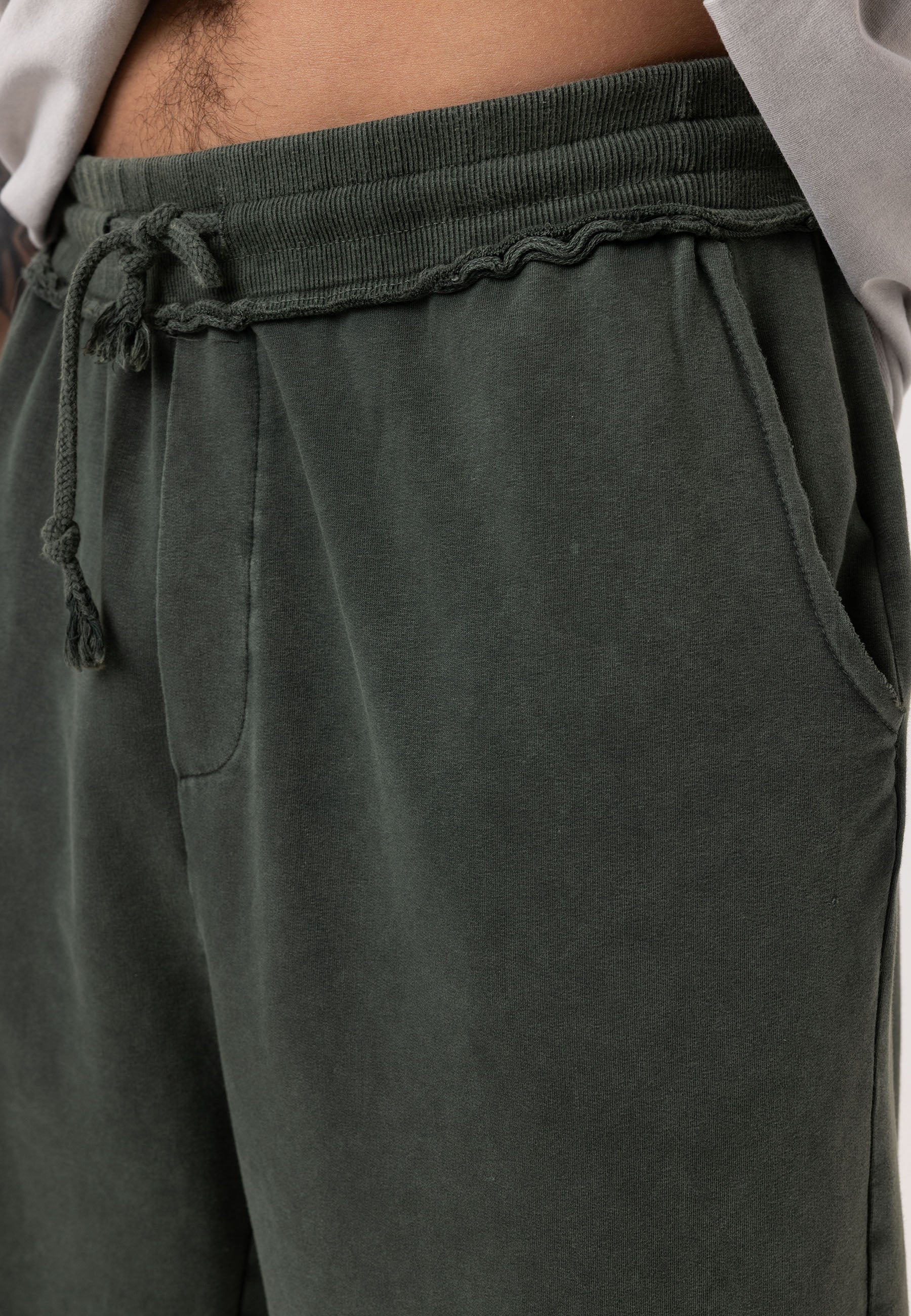 Loose-Fit Cotton-Trousers– Relaxed Tailoring with Clean Lines