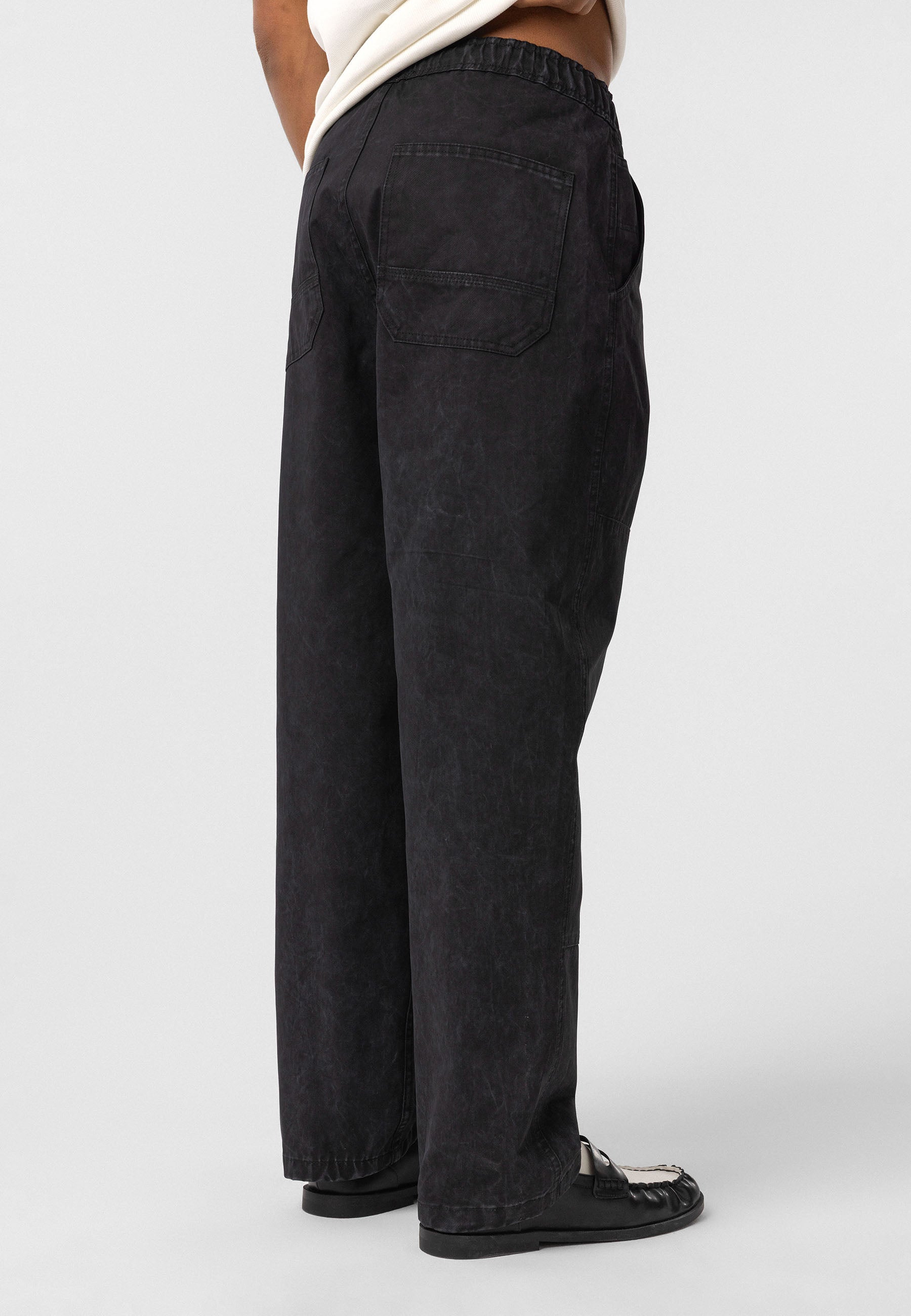 Oversized Washed Woven Pants – Relaxed Volume with Garment-Washed Texture