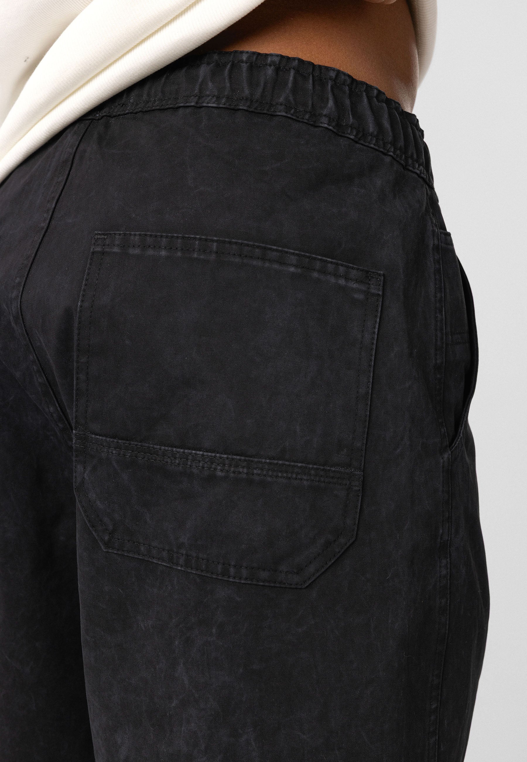 Oversized Washed Woven Pants – Relaxed Volume with Garment-Washed Texture