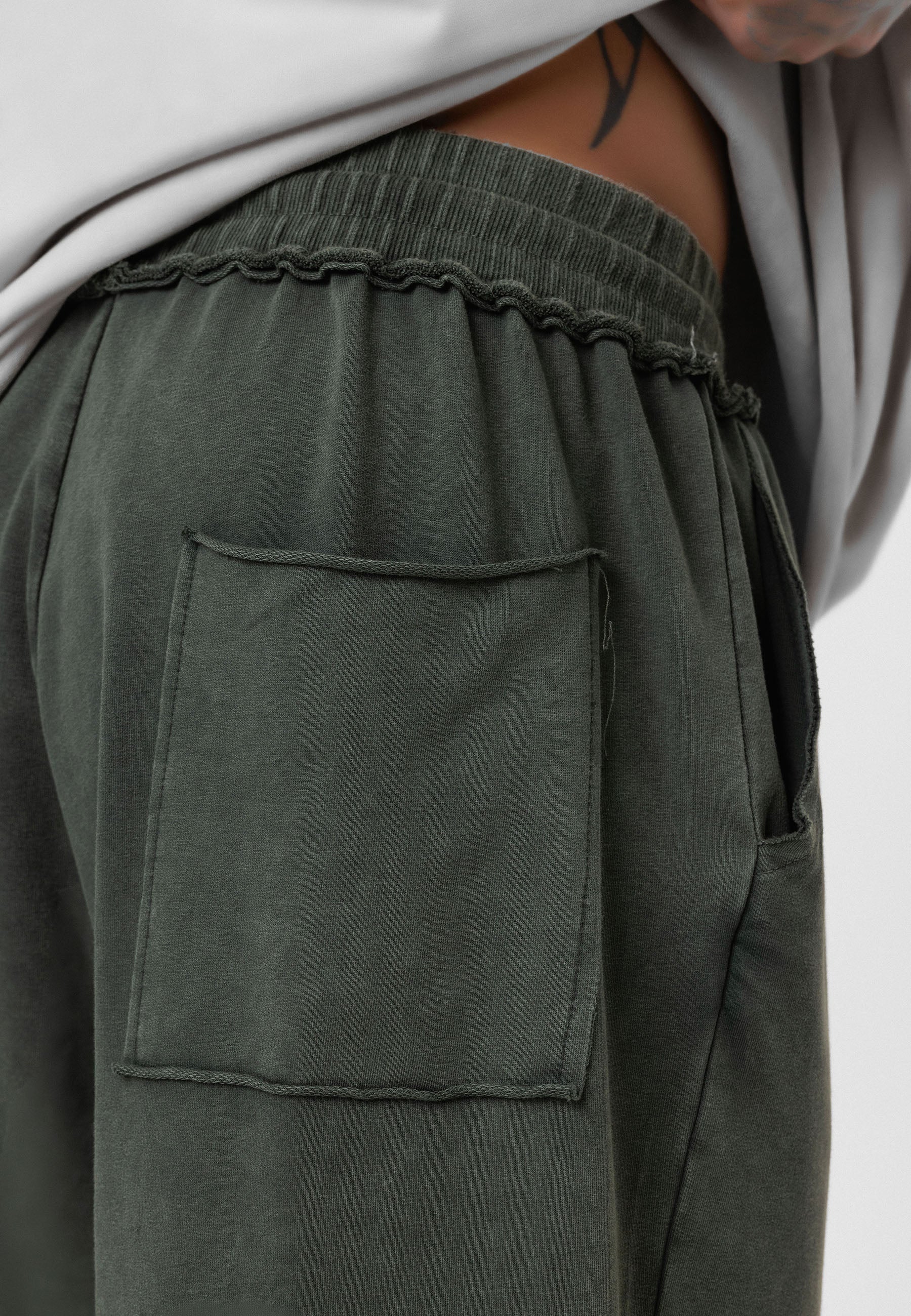 Loose-Fit Cotton-Trousers– Relaxed Tailoring with Clean Lines