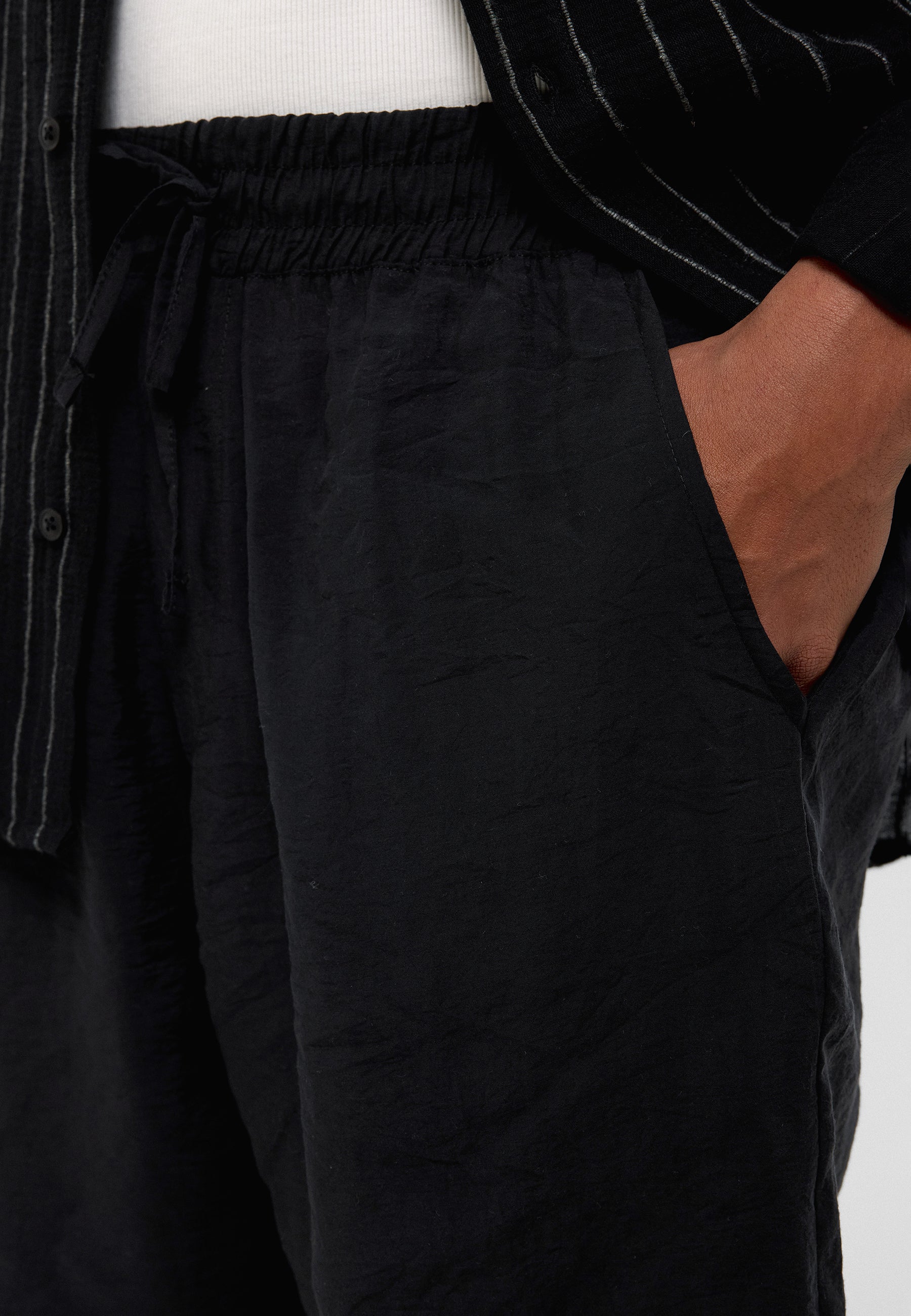 Oversized Modal Bermuda Shorts – Fluid Comfort, Street-Driven Silhouette