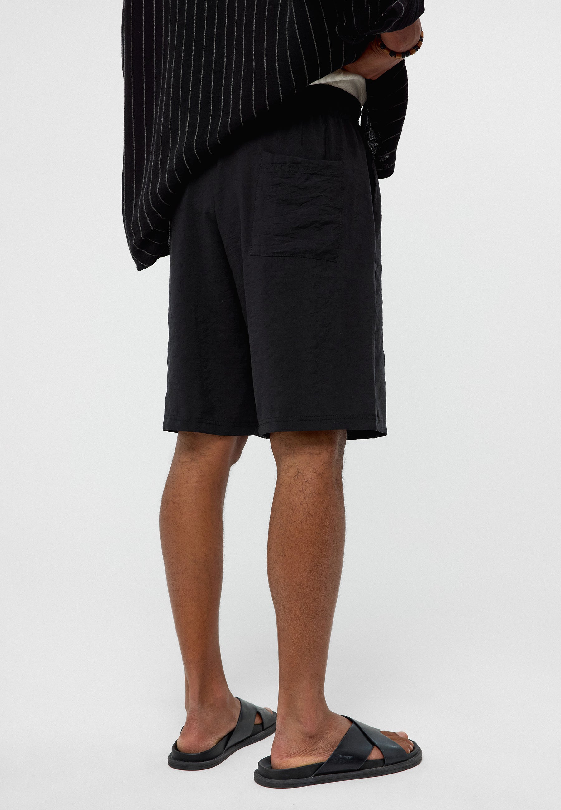 Oversized Modal Bermuda Shorts – Fluid Comfort, Street-Driven Silhouette