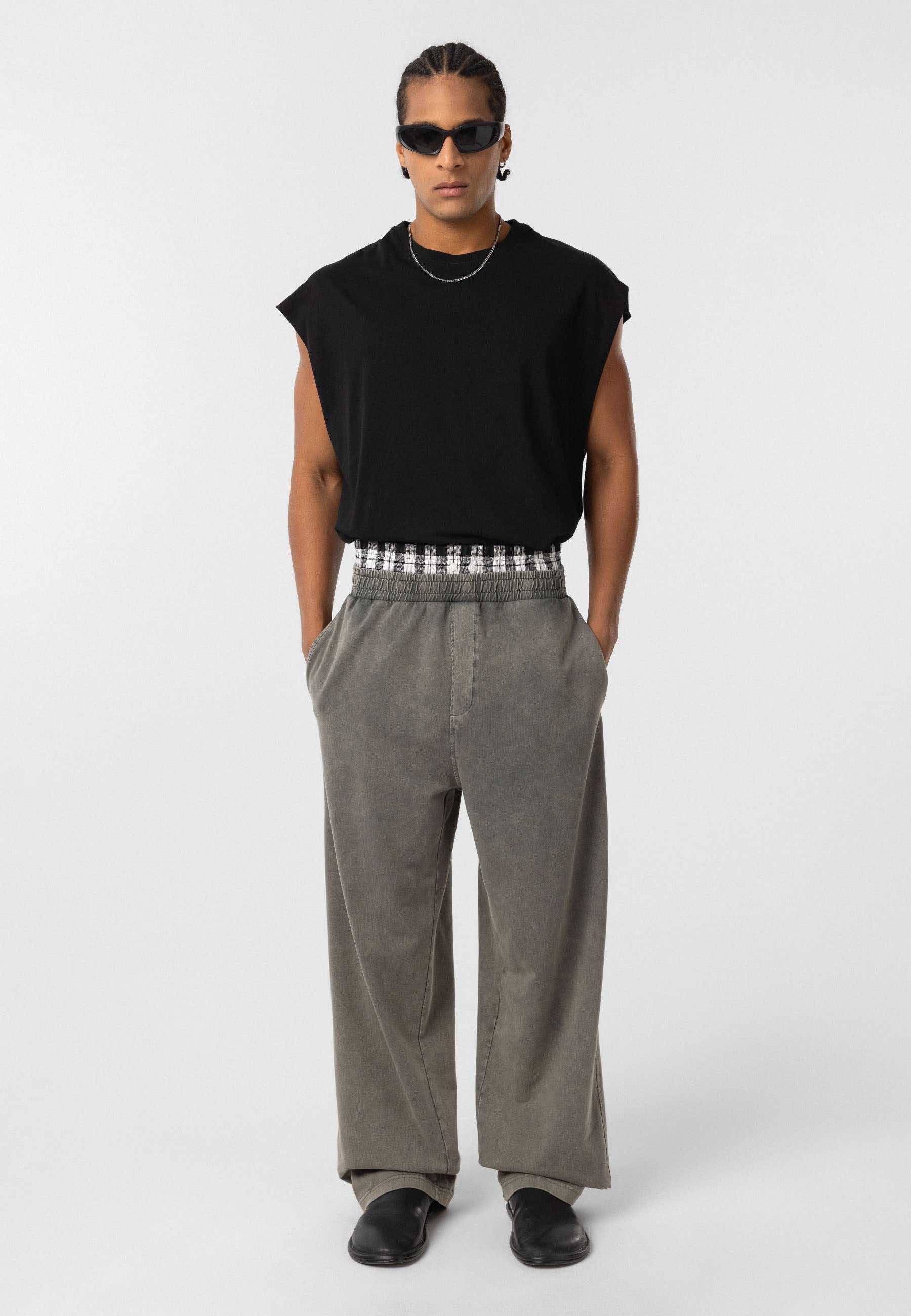Loose-Fit Baggy Trousers – Relaxed Tailoring with Clean Lines