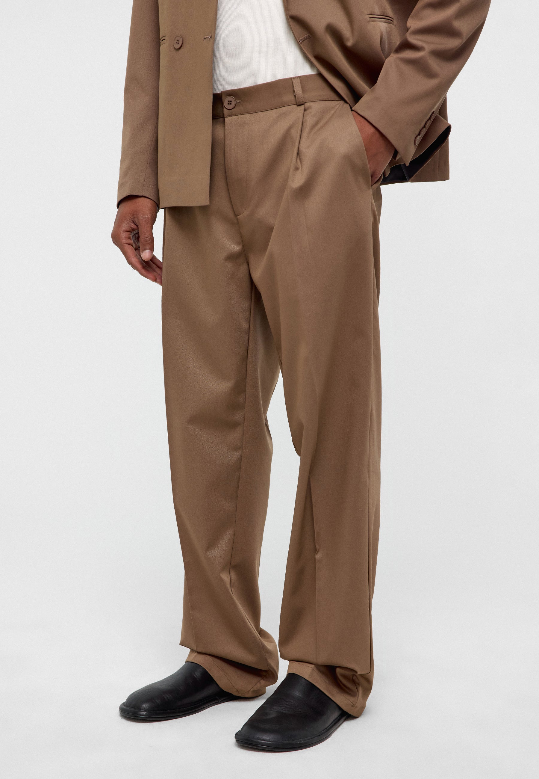 Oversized Single‑Button Suit Trousers – Relaxed Volume, Refined Linen Blend
