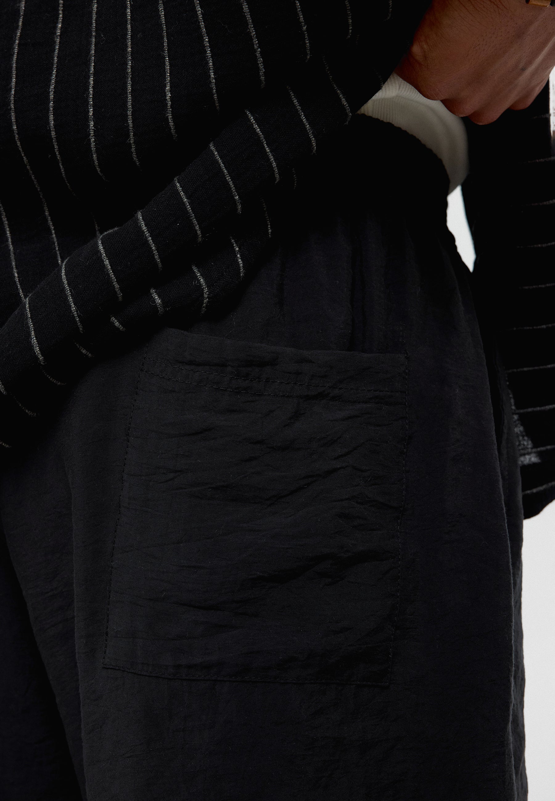 Oversized Modal Bermuda Shorts – Fluid Comfort, Street-Driven Silhouette