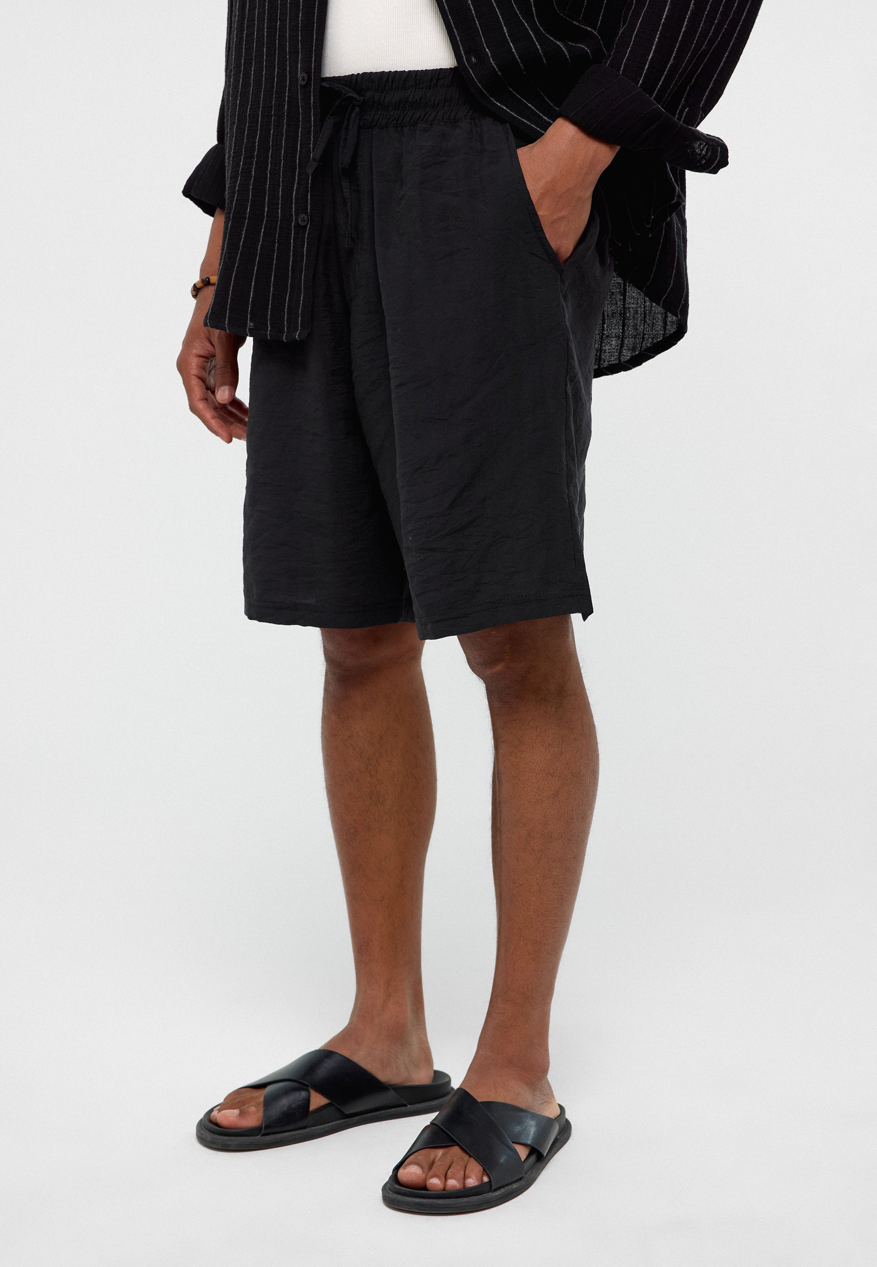 Oversized Modal Bermuda Shorts – Fluid Comfort, Street-Driven Silhouette