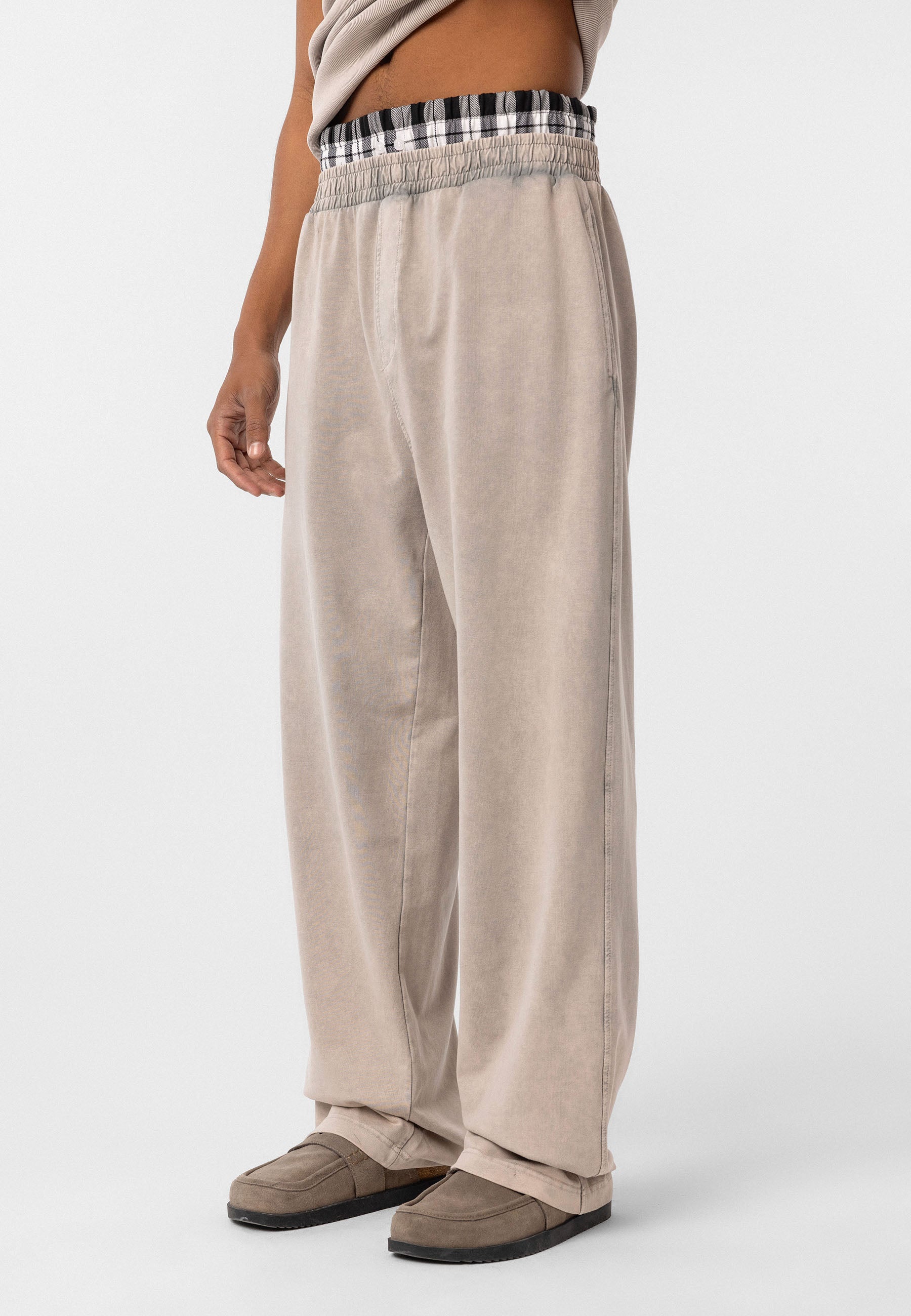 Loose-Fit Baggy Trousers – Relaxed Tailoring with Clean Lines
