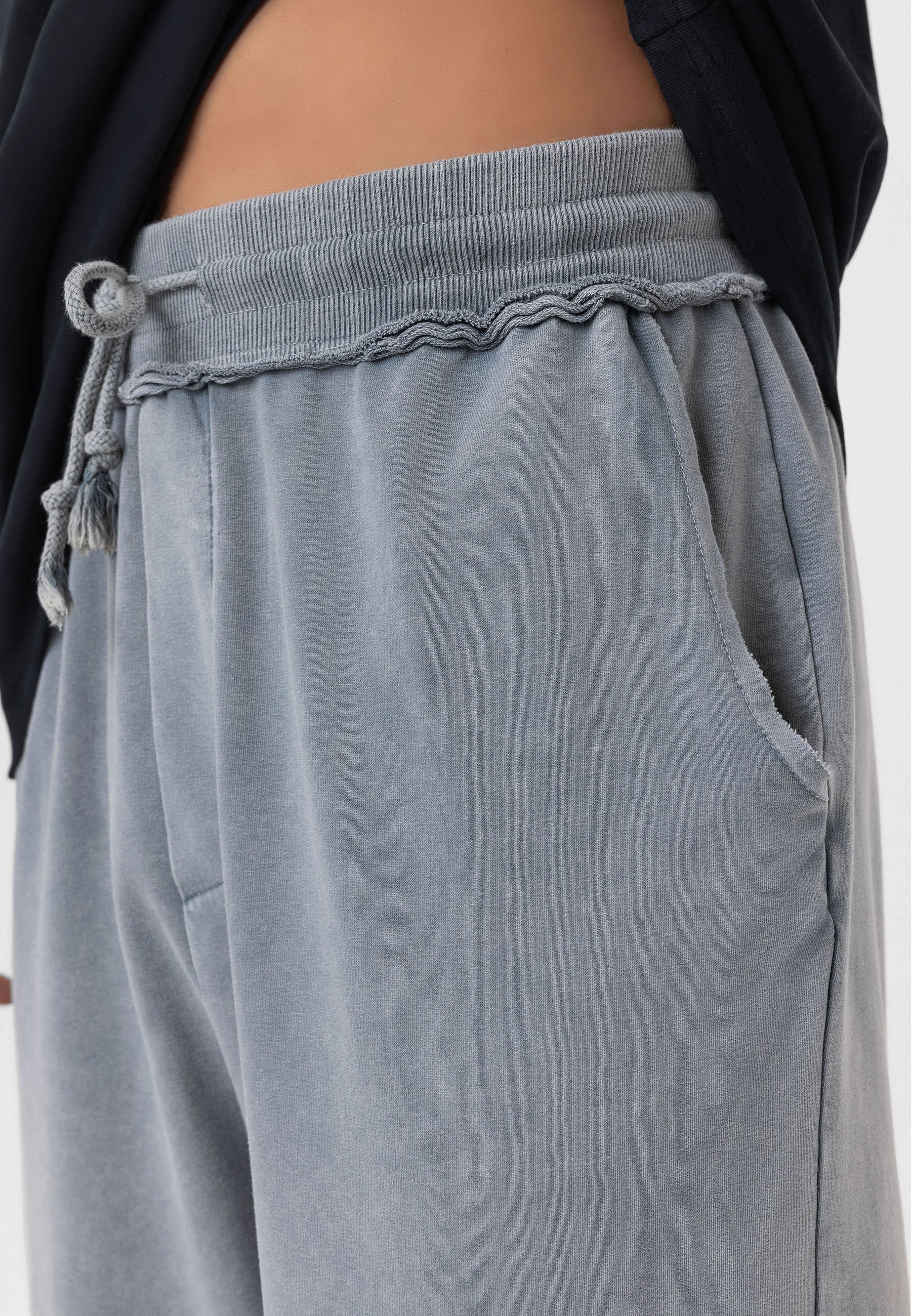 Loose-Fit Cotton-Trousers– Relaxed Tailoring with Clean Lines