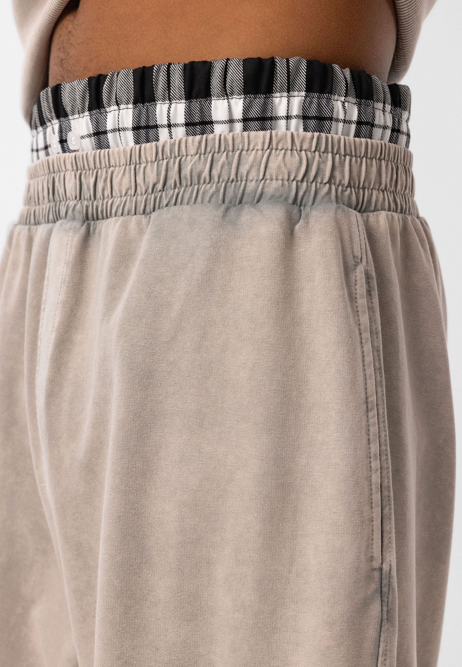 Loose-Fit Baggy Trousers – Relaxed Tailoring with Clean Lines