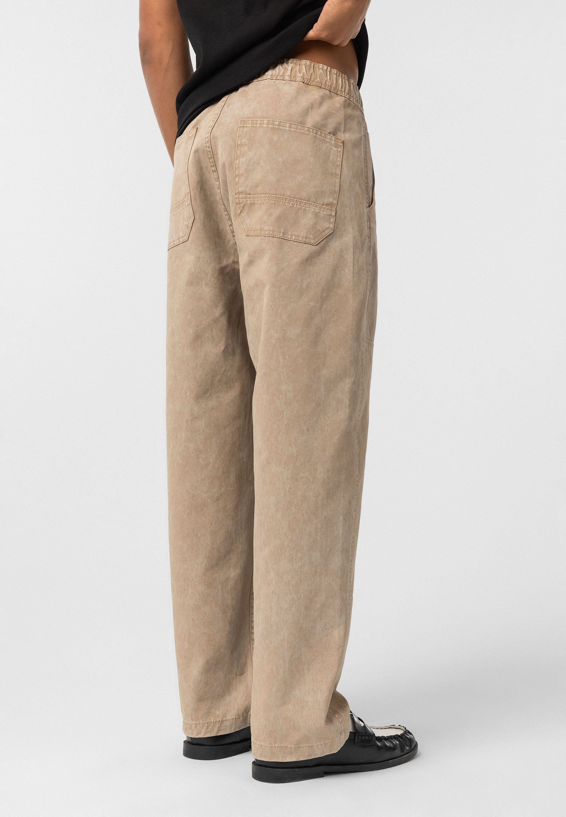 Oversized Washed Woven Pants – Relaxed Volume with Garment-Washed Texture