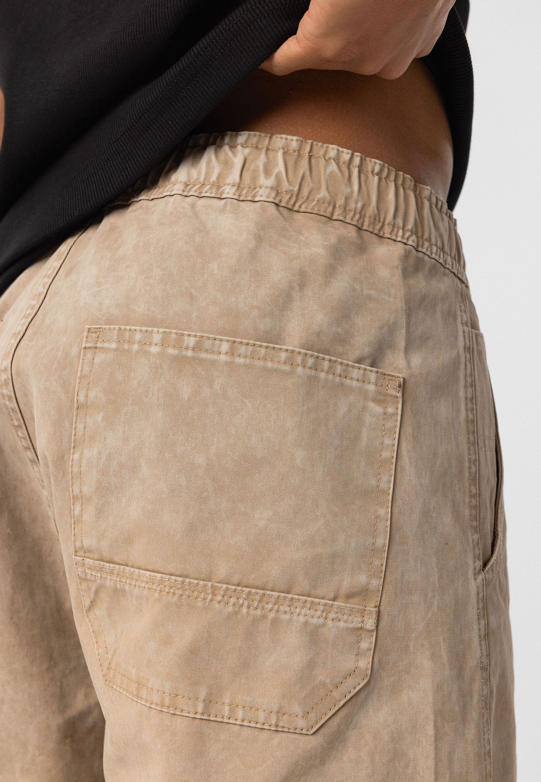 Oversized Washed Woven Pants – Relaxed Volume with Garment-Washed Texture