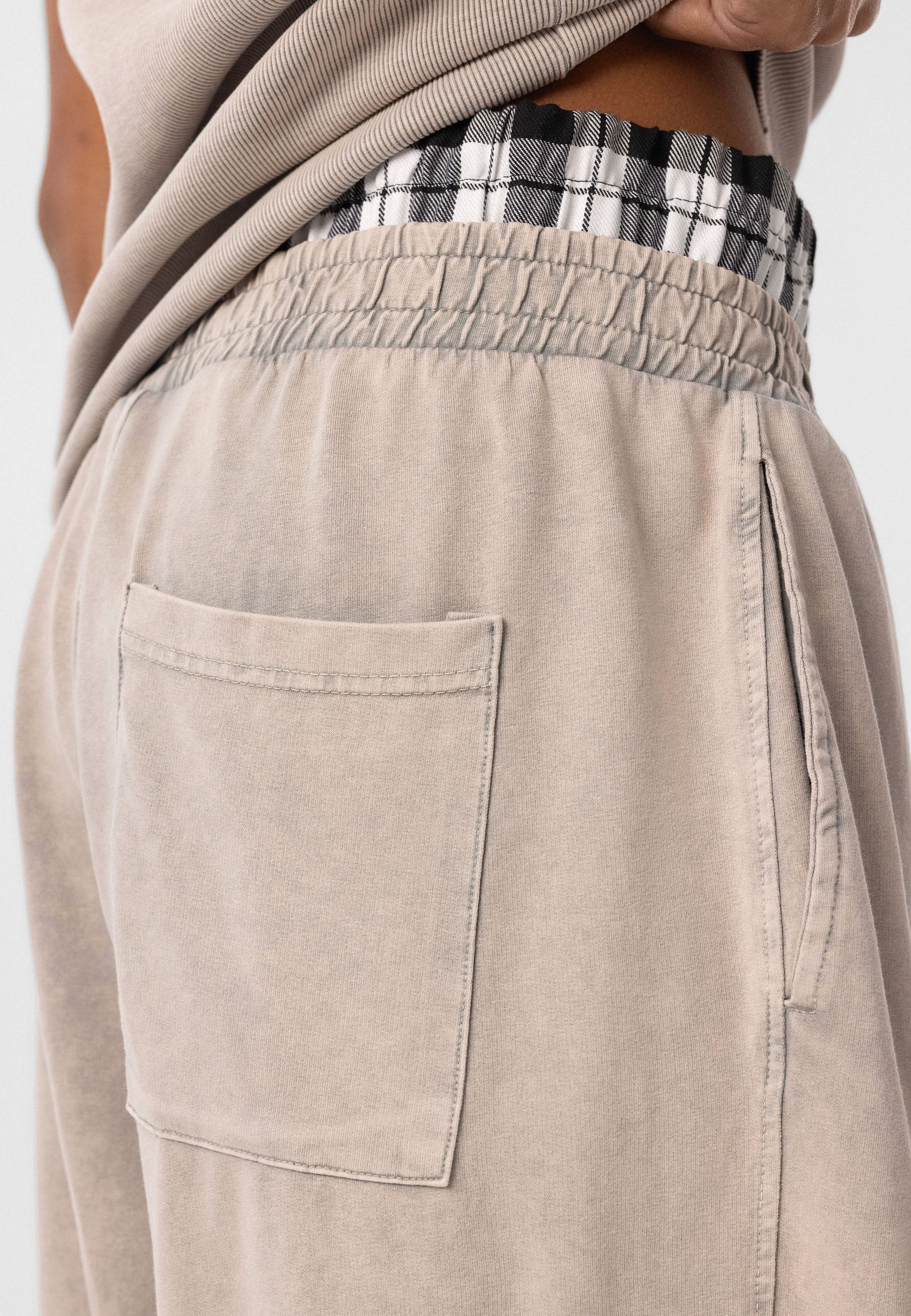 Loose-Fit Baggy Trousers – Relaxed Tailoring with Clean Lines