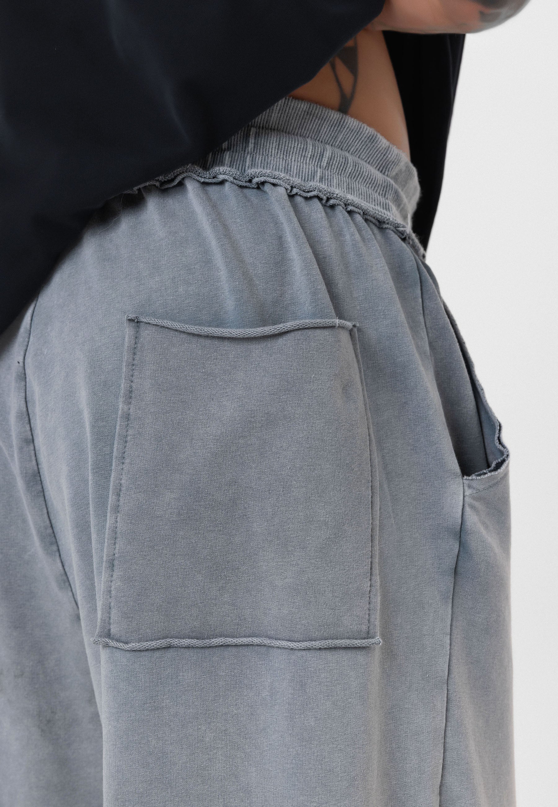 Loose-Fit Cotton-Trousers– Relaxed Tailoring with Clean Lines