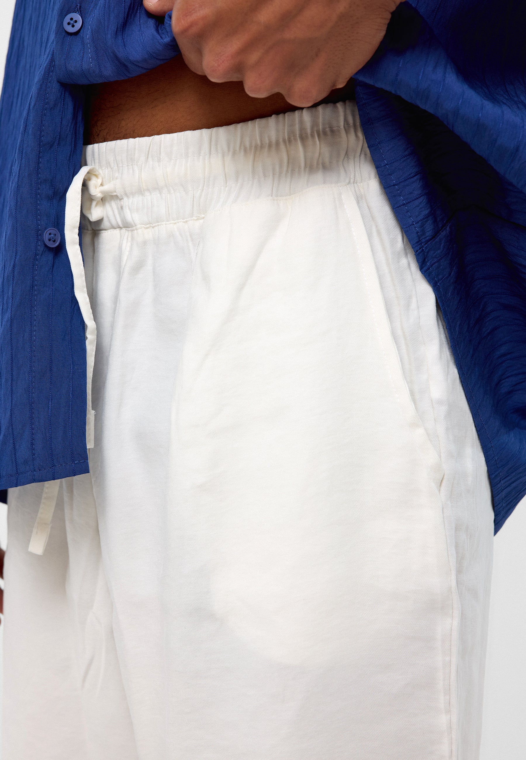 Oversized Modal Bermuda Shorts – Fluid Comfort, Street-Driven Silhouette