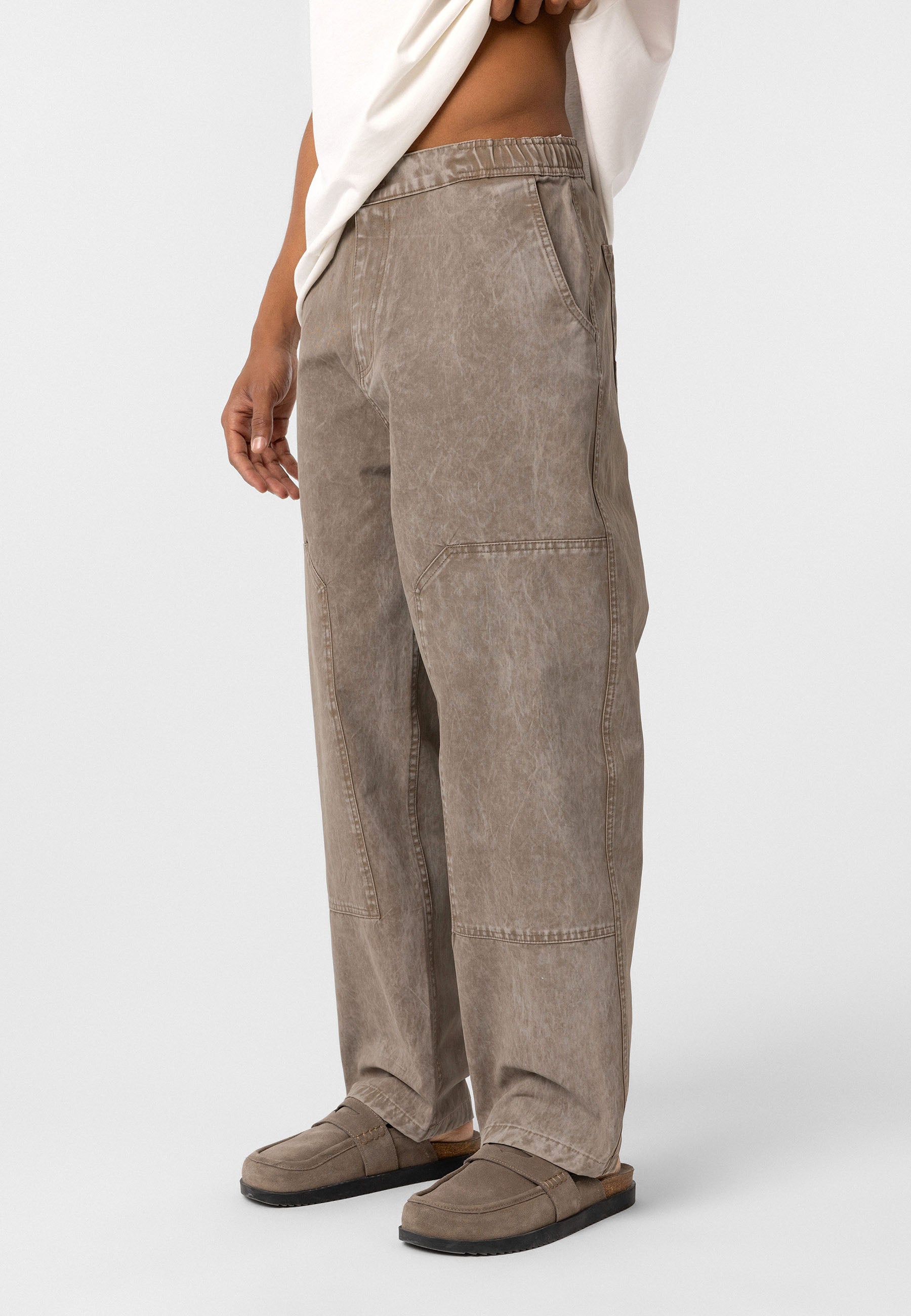 Oversized Washed Woven Pants – Relaxed Volume with Garment-Washed Texture