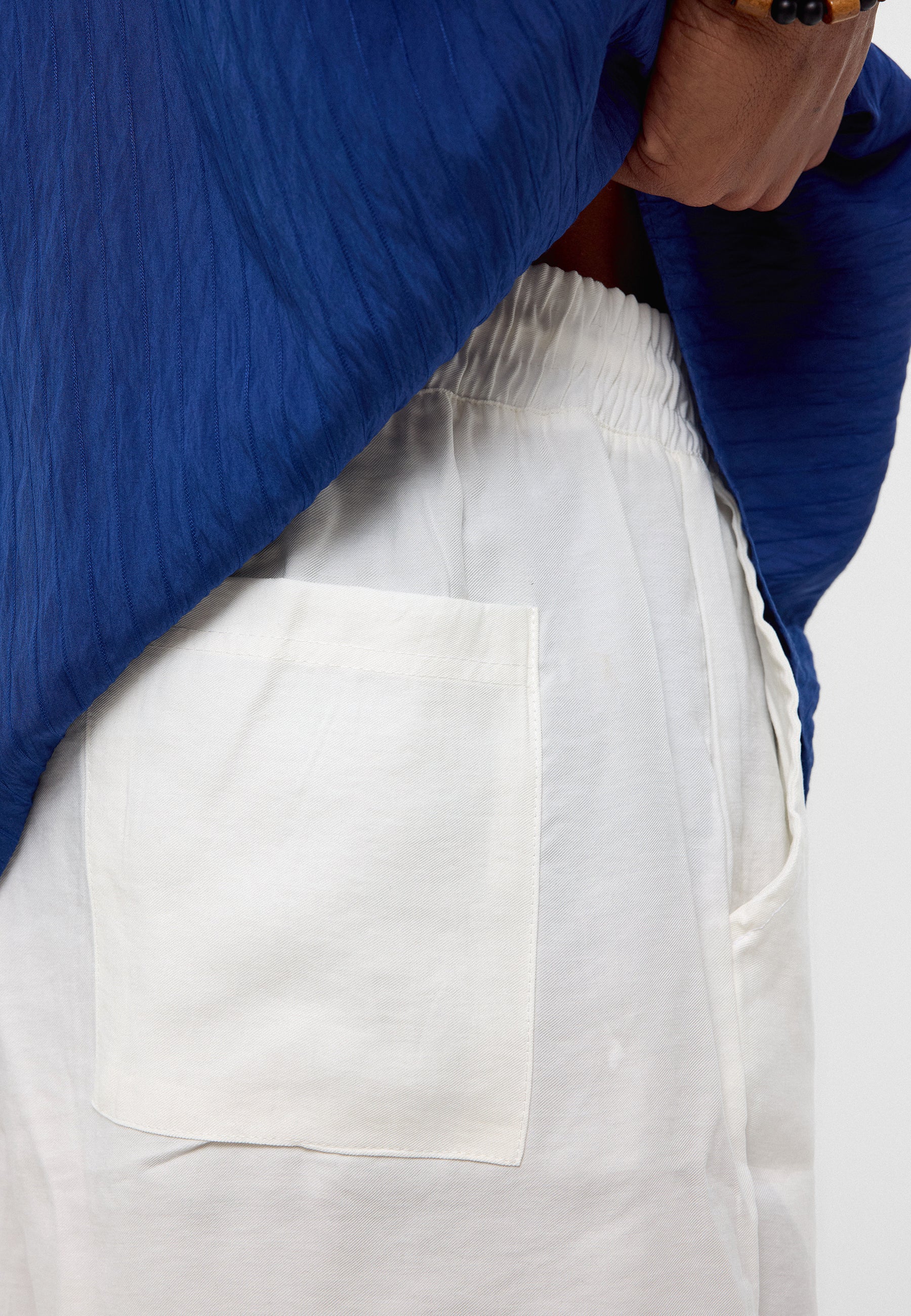 Oversized Modal Bermuda Shorts – Fluid Comfort, Street-Driven Silhouette
