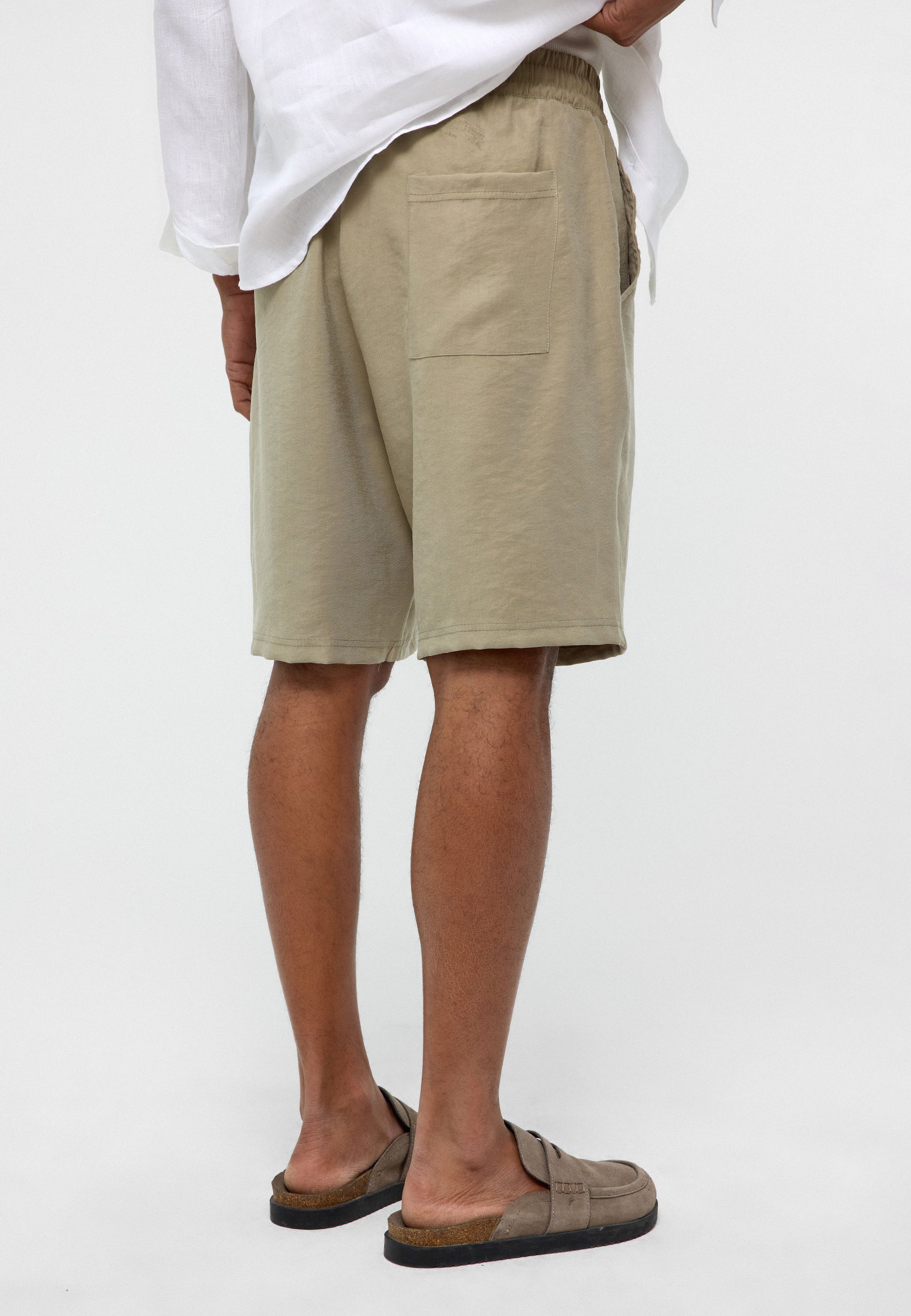 Oversized Modal Bermuda Shorts – Fluid Comfort, Street-Driven Silhouette