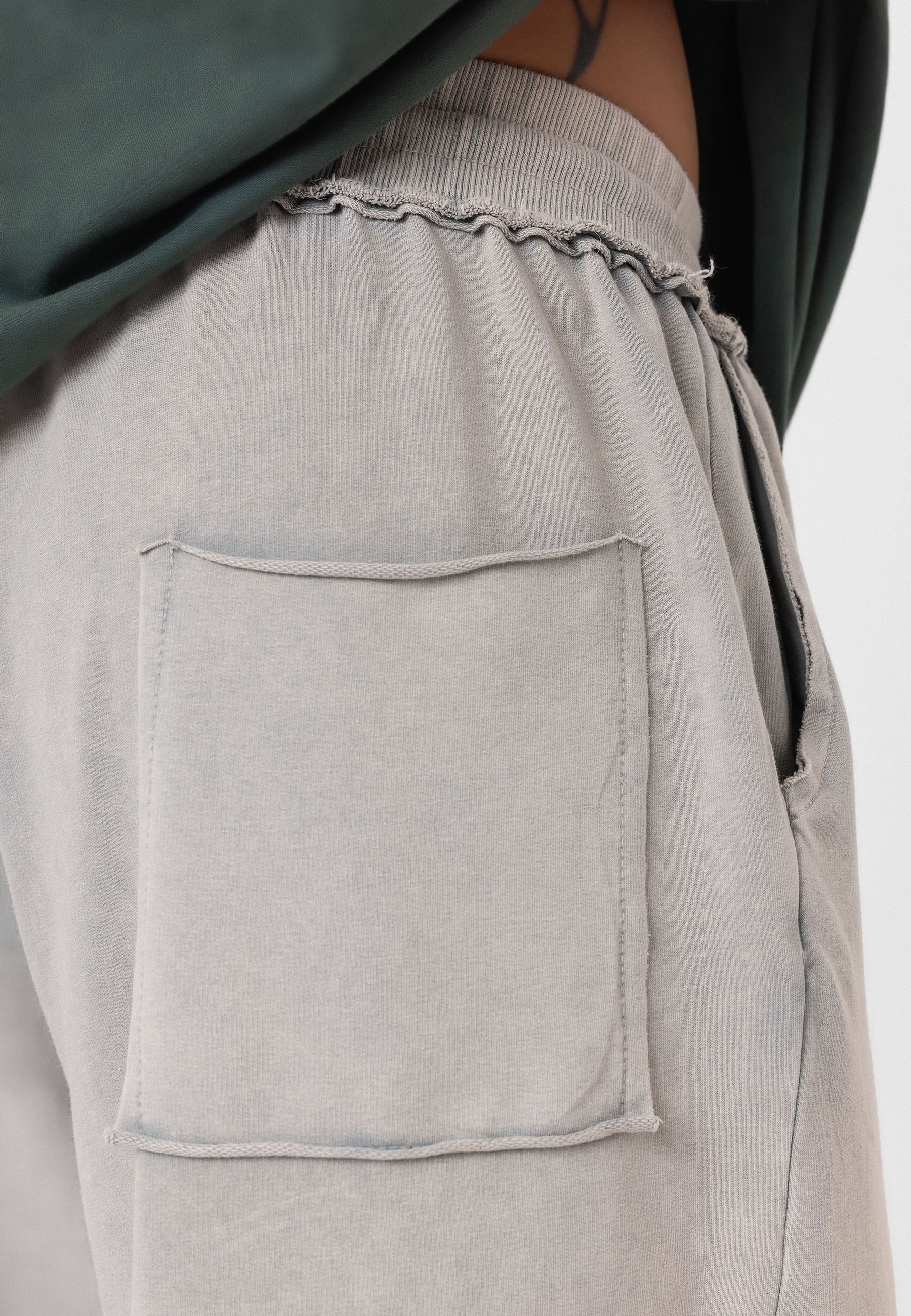 Loose-Fit Cotton-Trousers– Relaxed Tailoring with Clean Lines