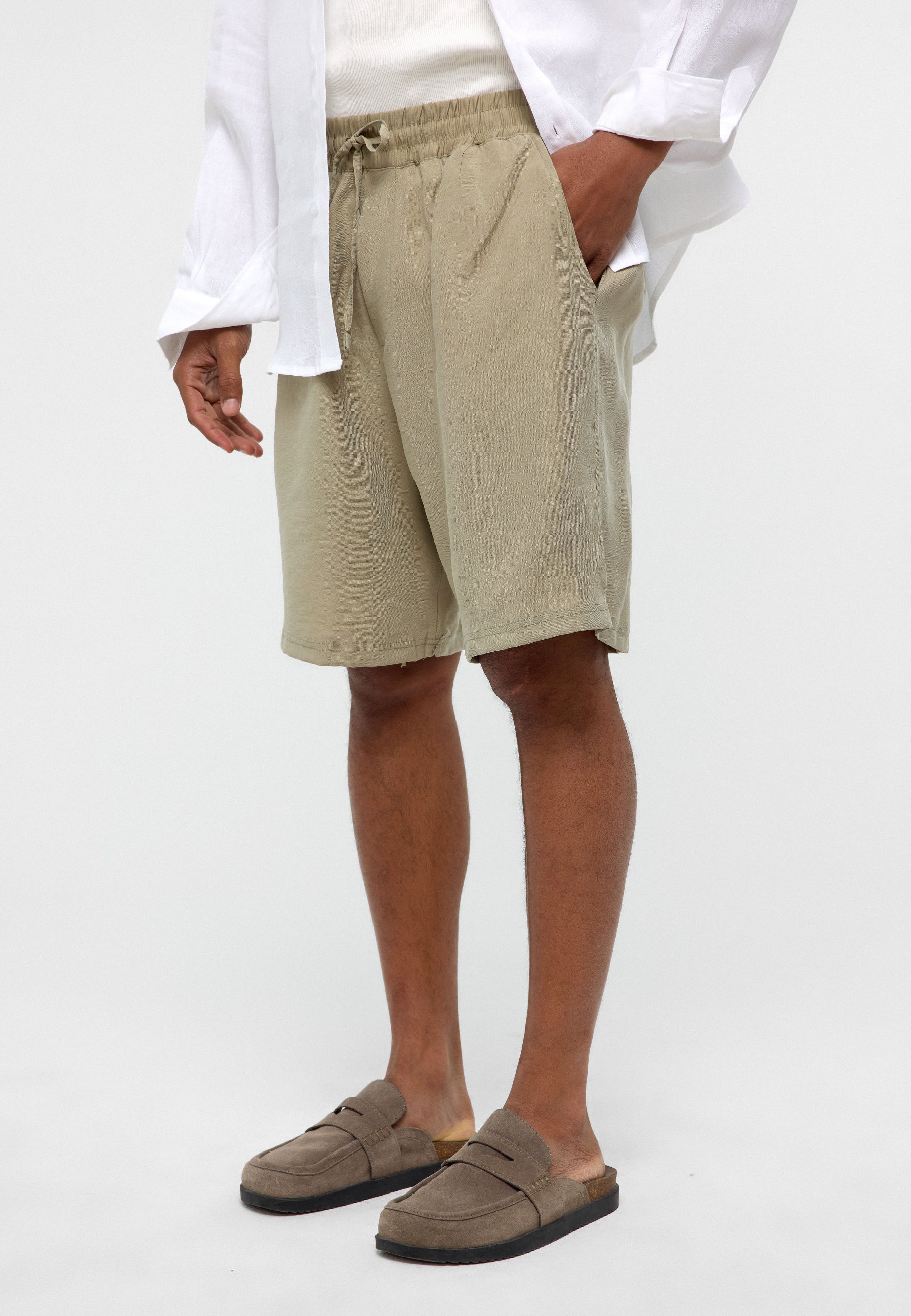 Oversized Modal Bermuda Shorts – Fluid Comfort, Street-Driven Silhouette