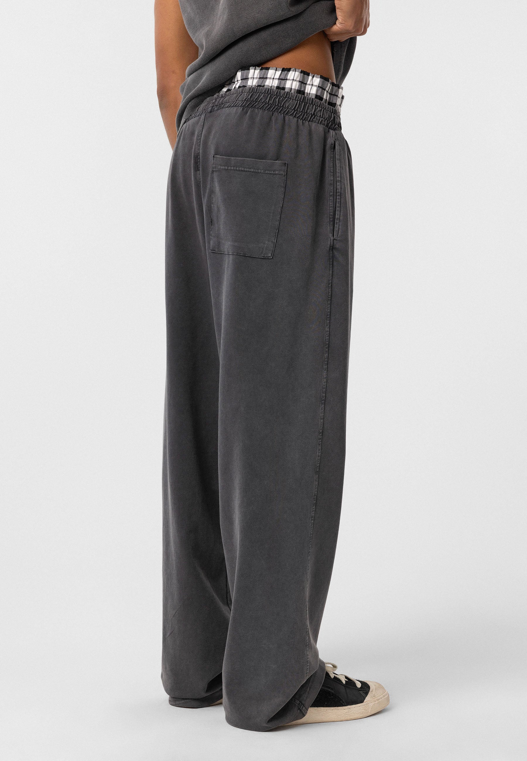 Loose-Fit Baggy Trousers – Relaxed Tailoring with Clean Lines