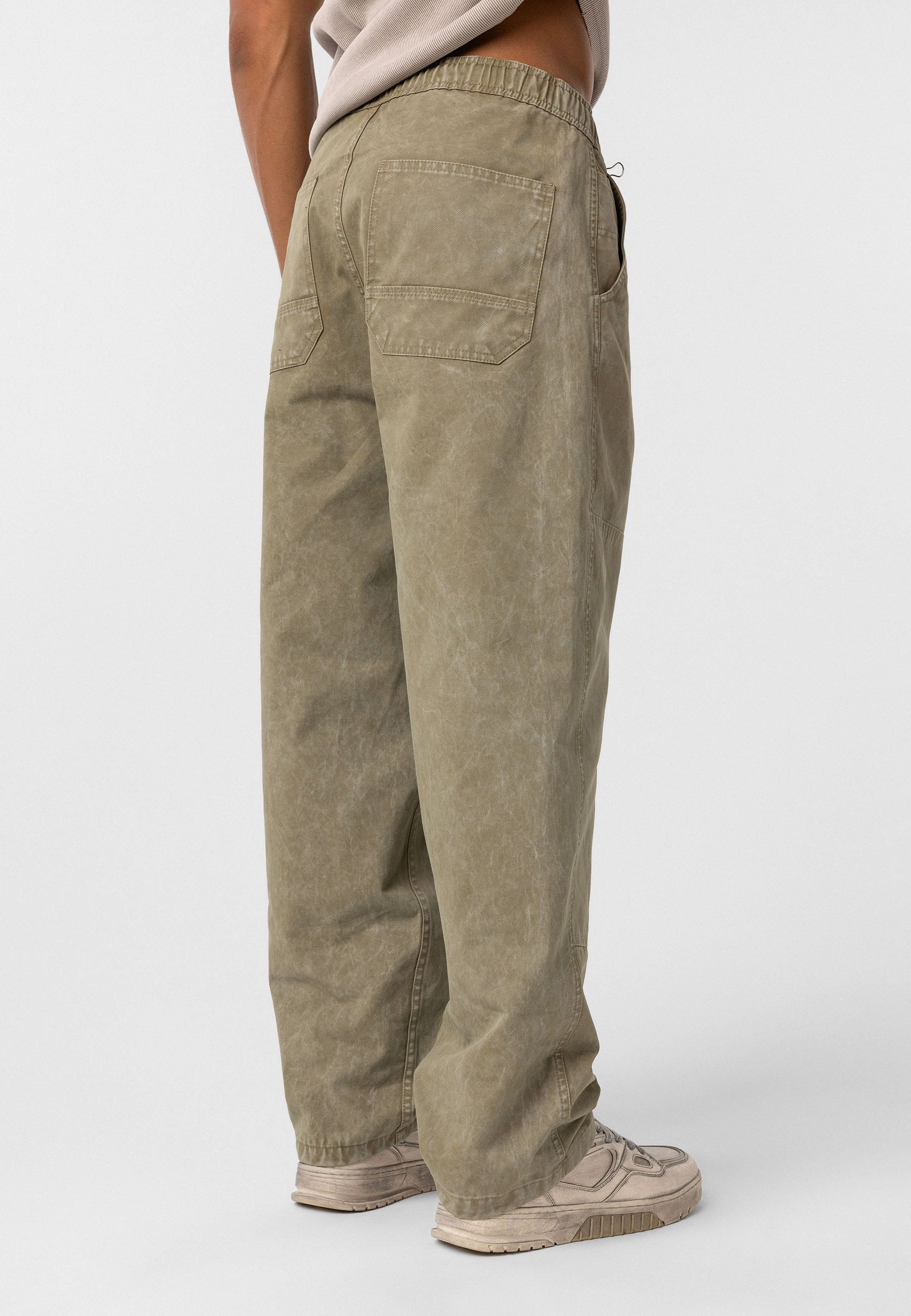 Oversized Washed Woven Pants – Relaxed Volume with Garment-Washed Texture