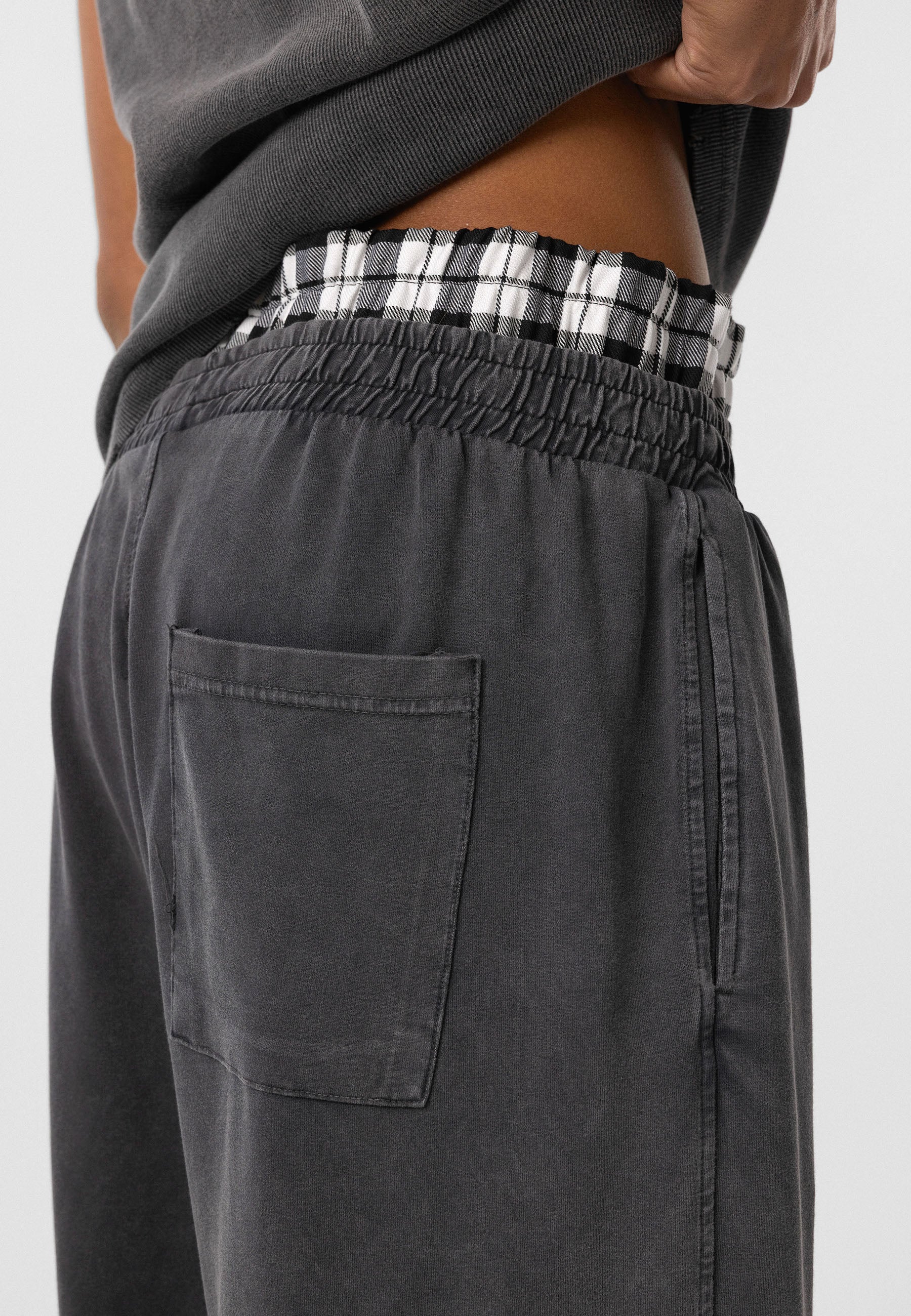 Loose-Fit Baggy Trousers – Relaxed Tailoring with Clean Lines