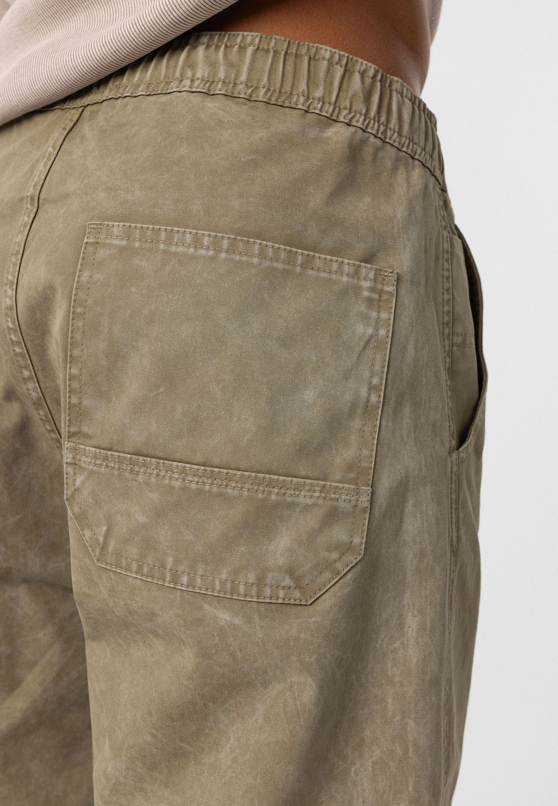Oversized Washed Woven Pants – Relaxed Volume with Garment-Washed Texture