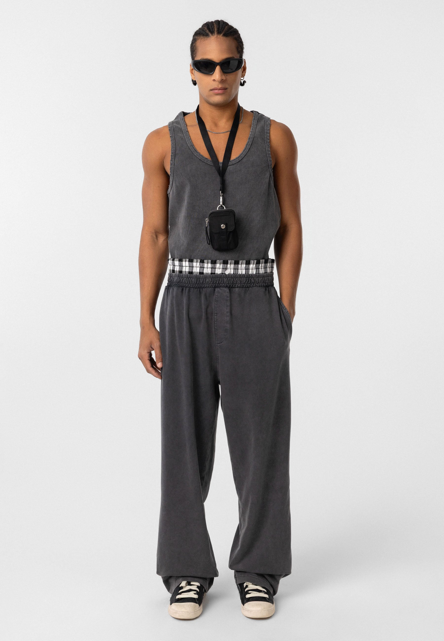 Loose-Fit Baggy Trousers – Relaxed Tailoring with Clean Lines