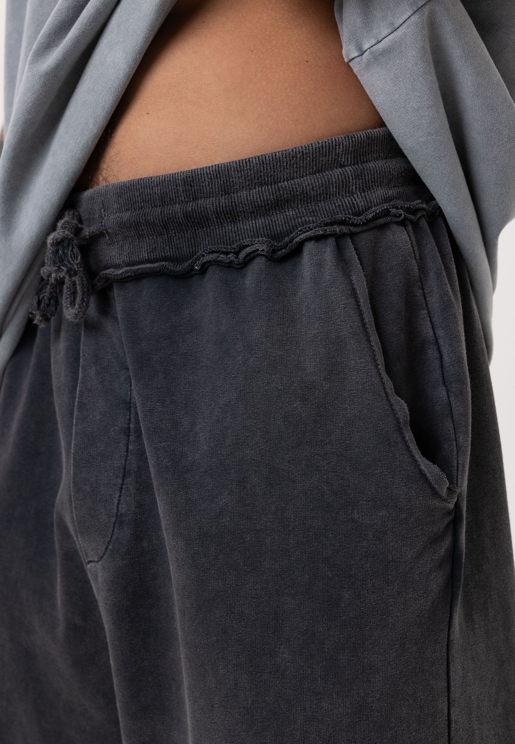 Loose-Fit Cotton-Trousers– Relaxed Tailoring with Clean Lines